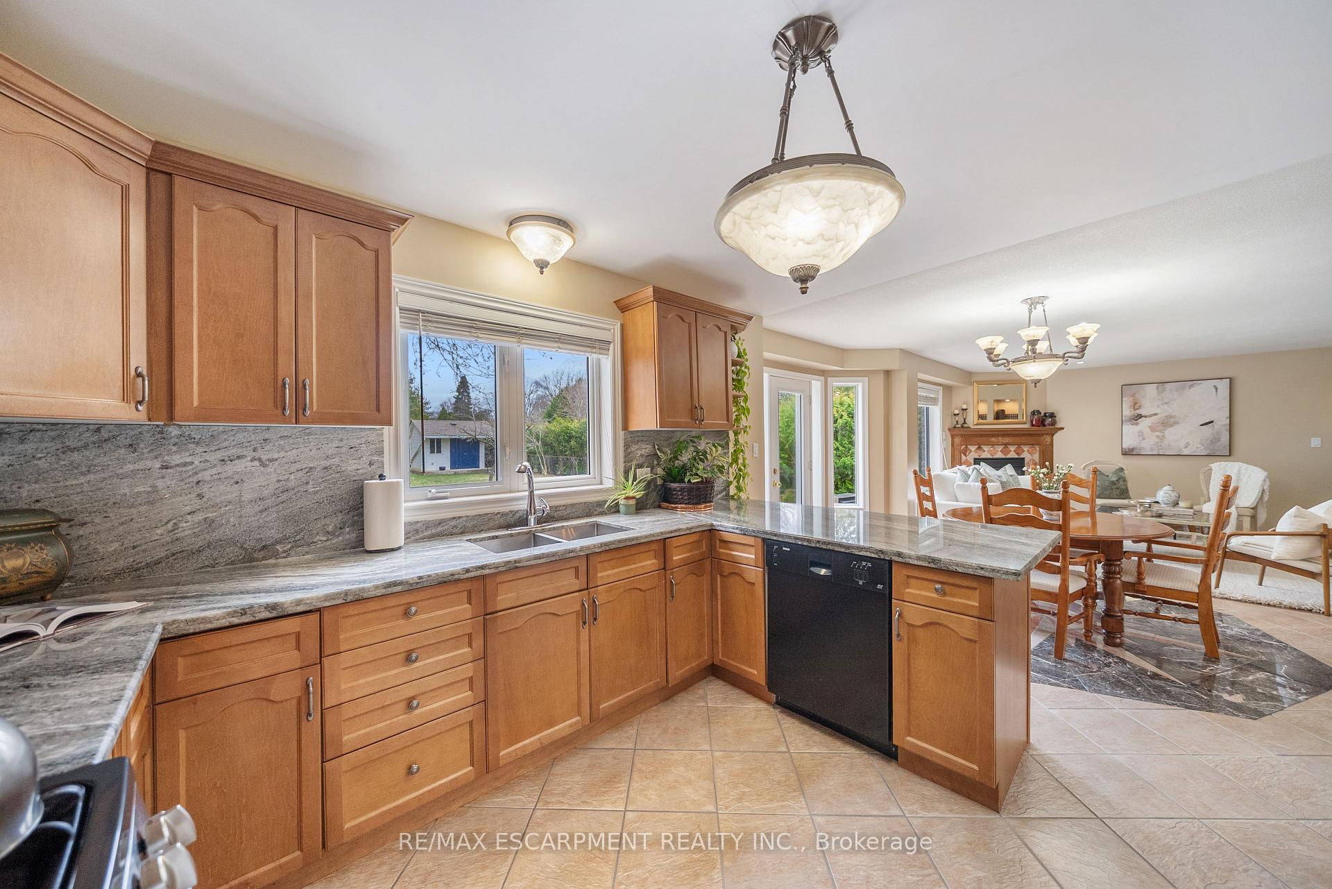Photo 15 of 51 Orchard Drive, Hamilton, Ancaster — HOMEH