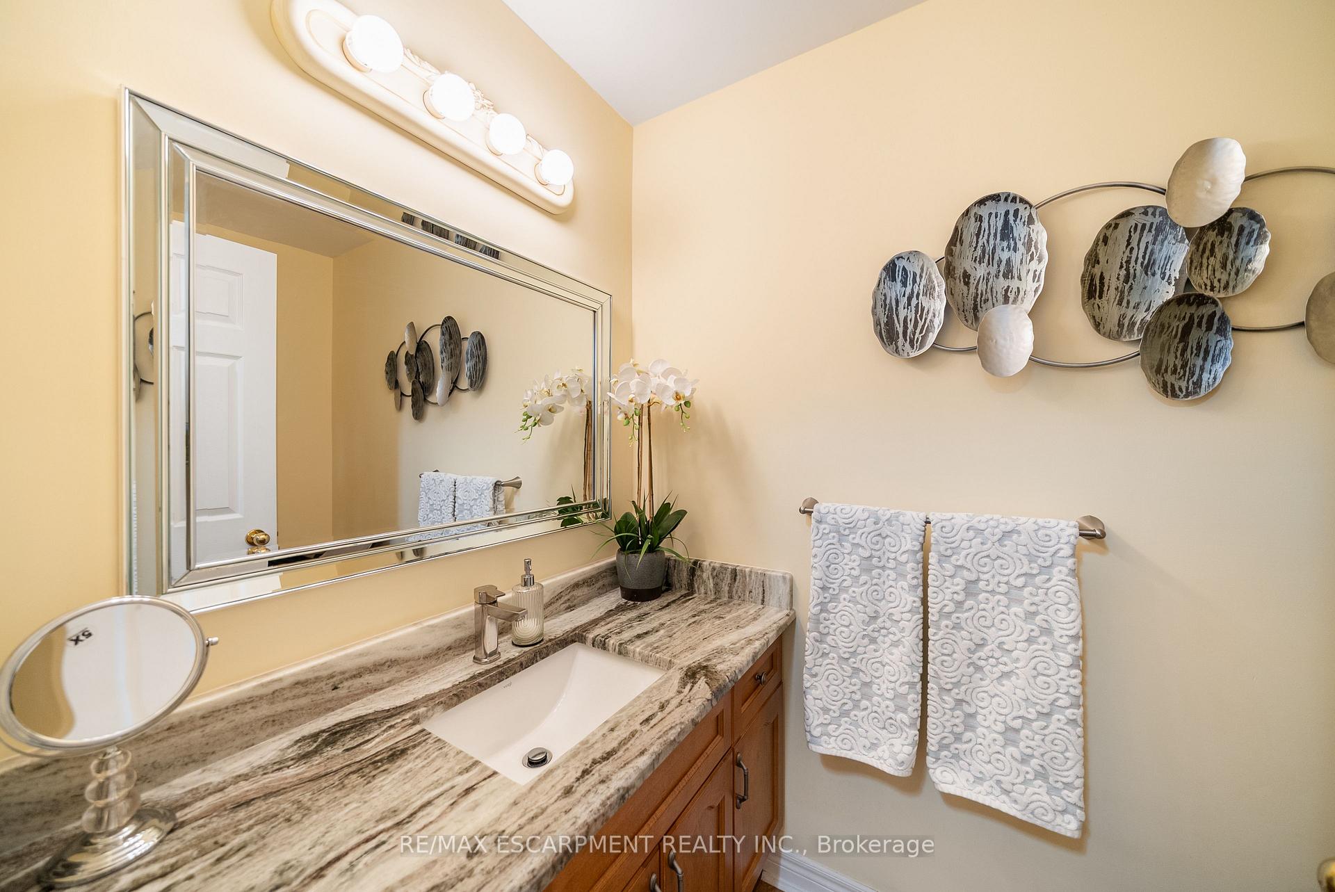 Photo 22 of 51 Orchard Drive, Hamilton, Ancaster — HOMEH