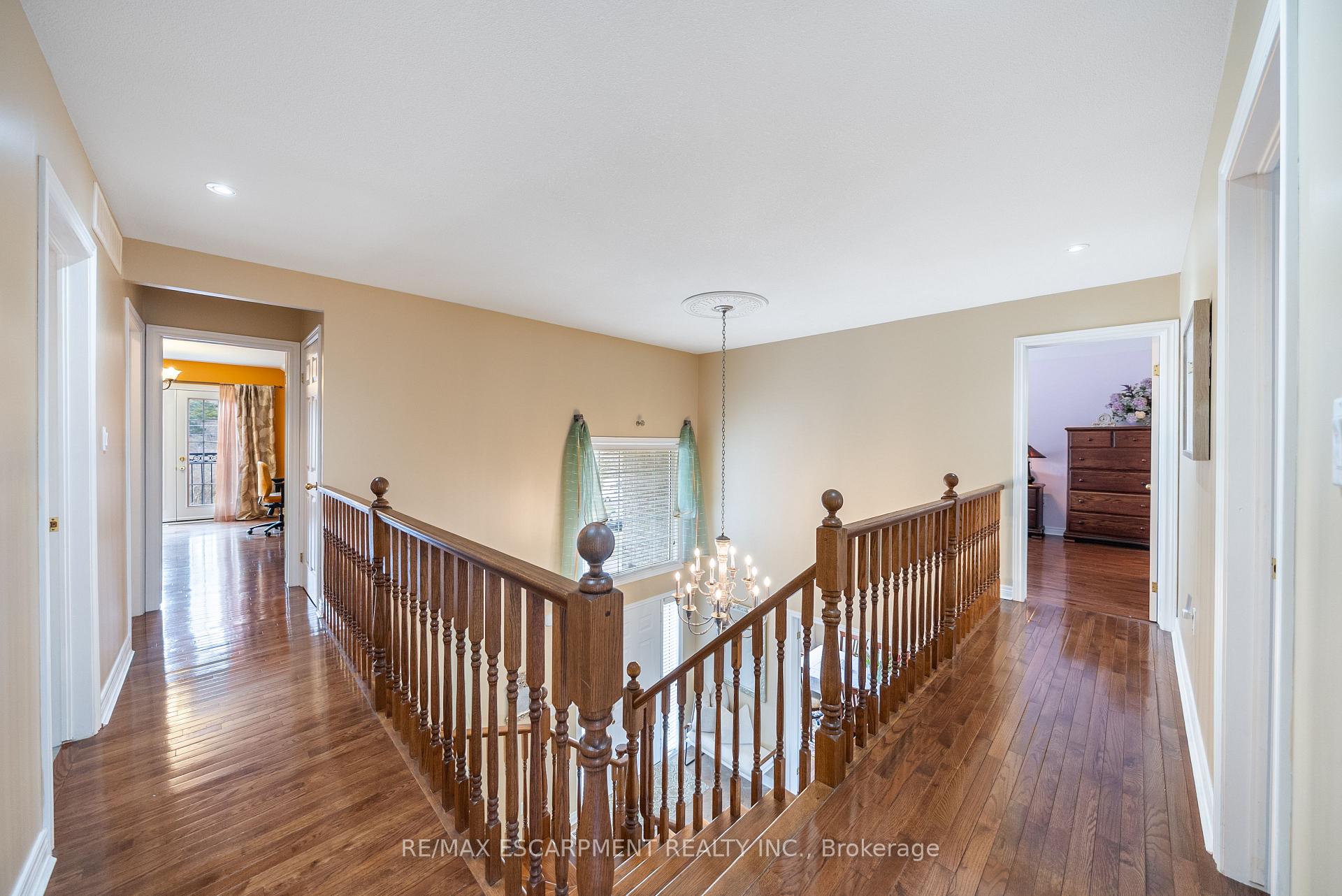 Photo 24 of 51 Orchard Drive, Hamilton, Ancaster — HOMEH