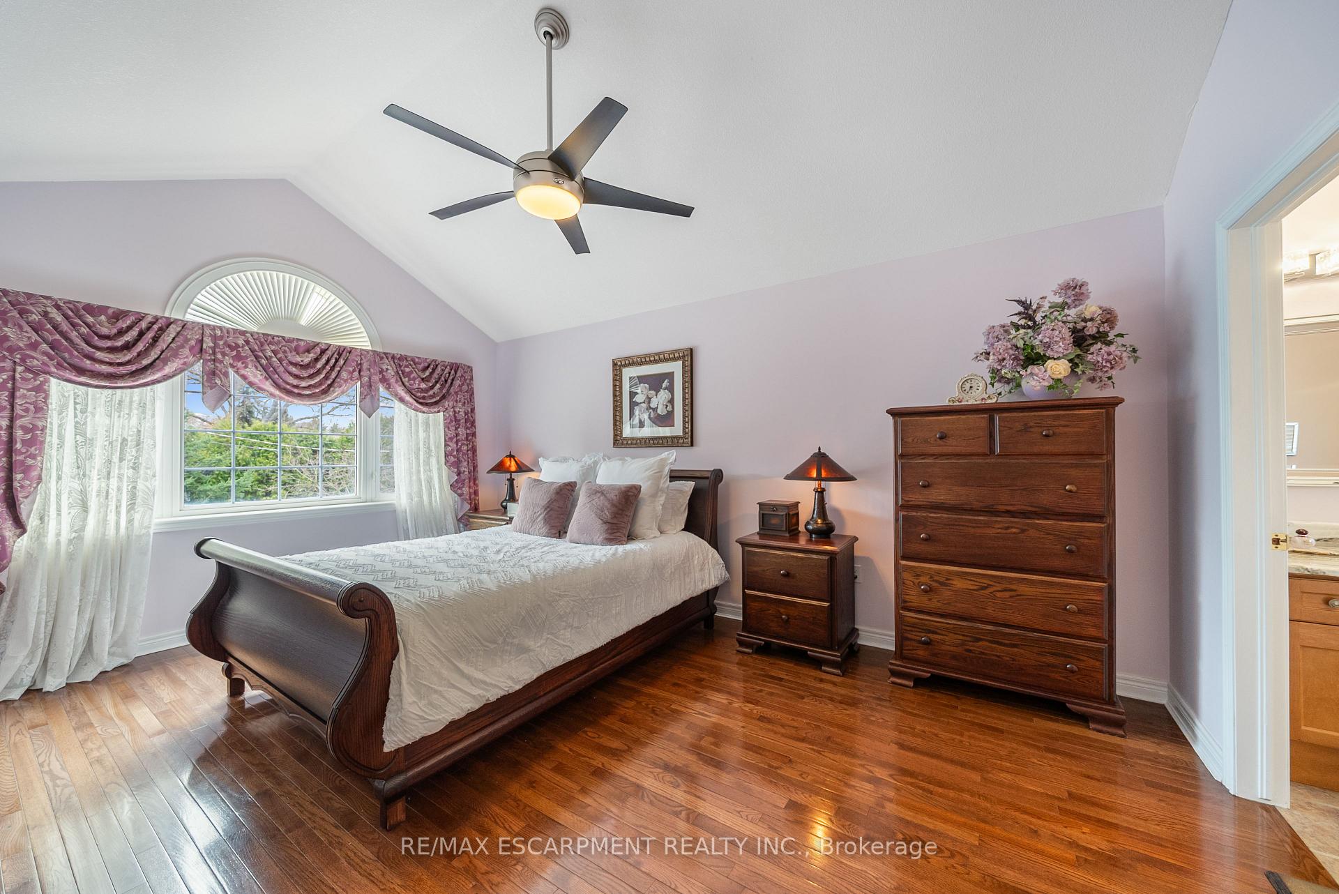 Photo 27 of 51 Orchard Drive, Hamilton, Ancaster — HOMEH