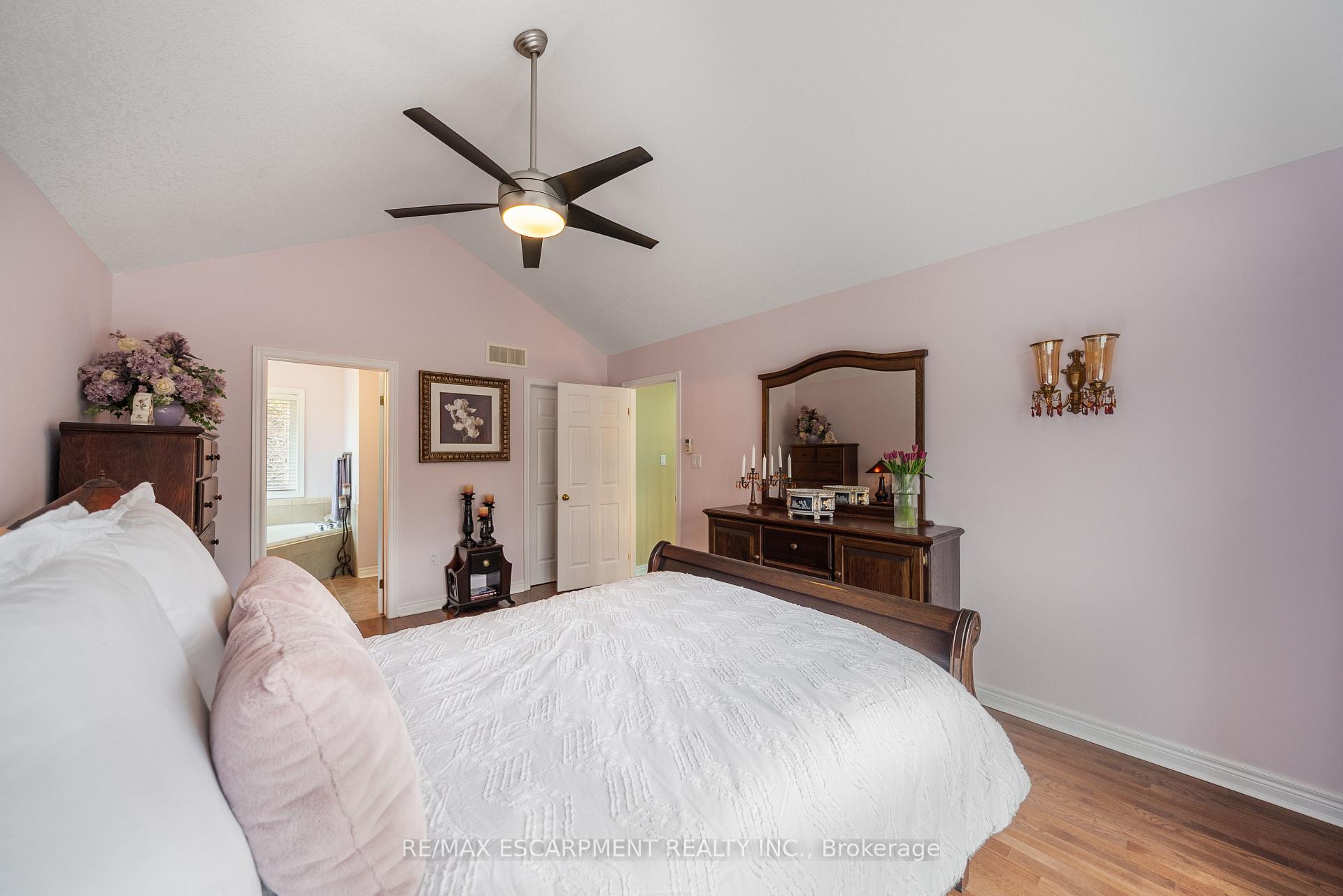 Photo 28 of 51 Orchard Drive, Hamilton, Ancaster — HOMEH