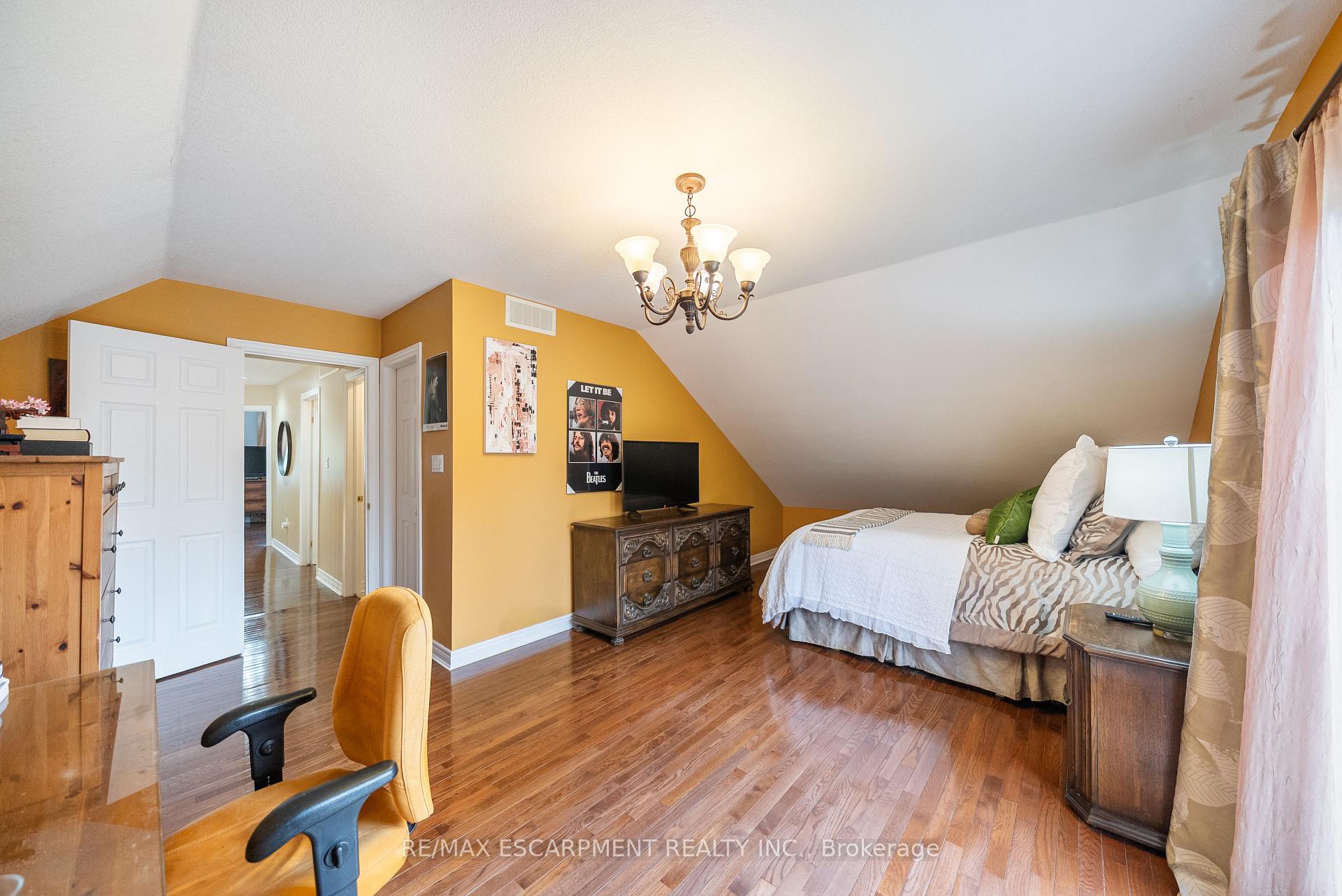 Photo 31 of 51 Orchard Drive, Hamilton, Ancaster — HOMEH