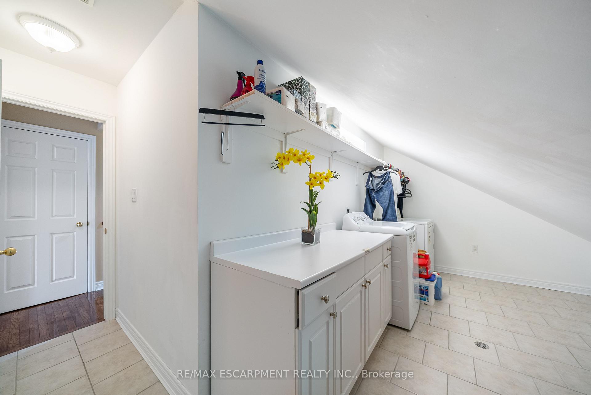Photo 33 of 51 Orchard Drive, Hamilton, Ancaster — HOMEH