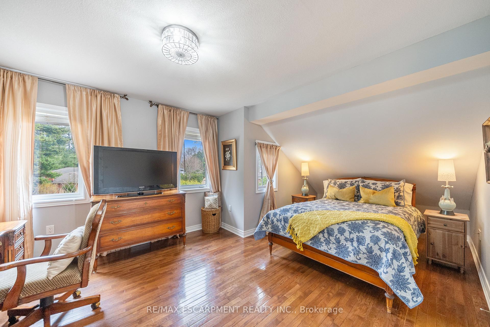 Photo 34 of 51 Orchard Drive, Hamilton, Ancaster — HOMEH