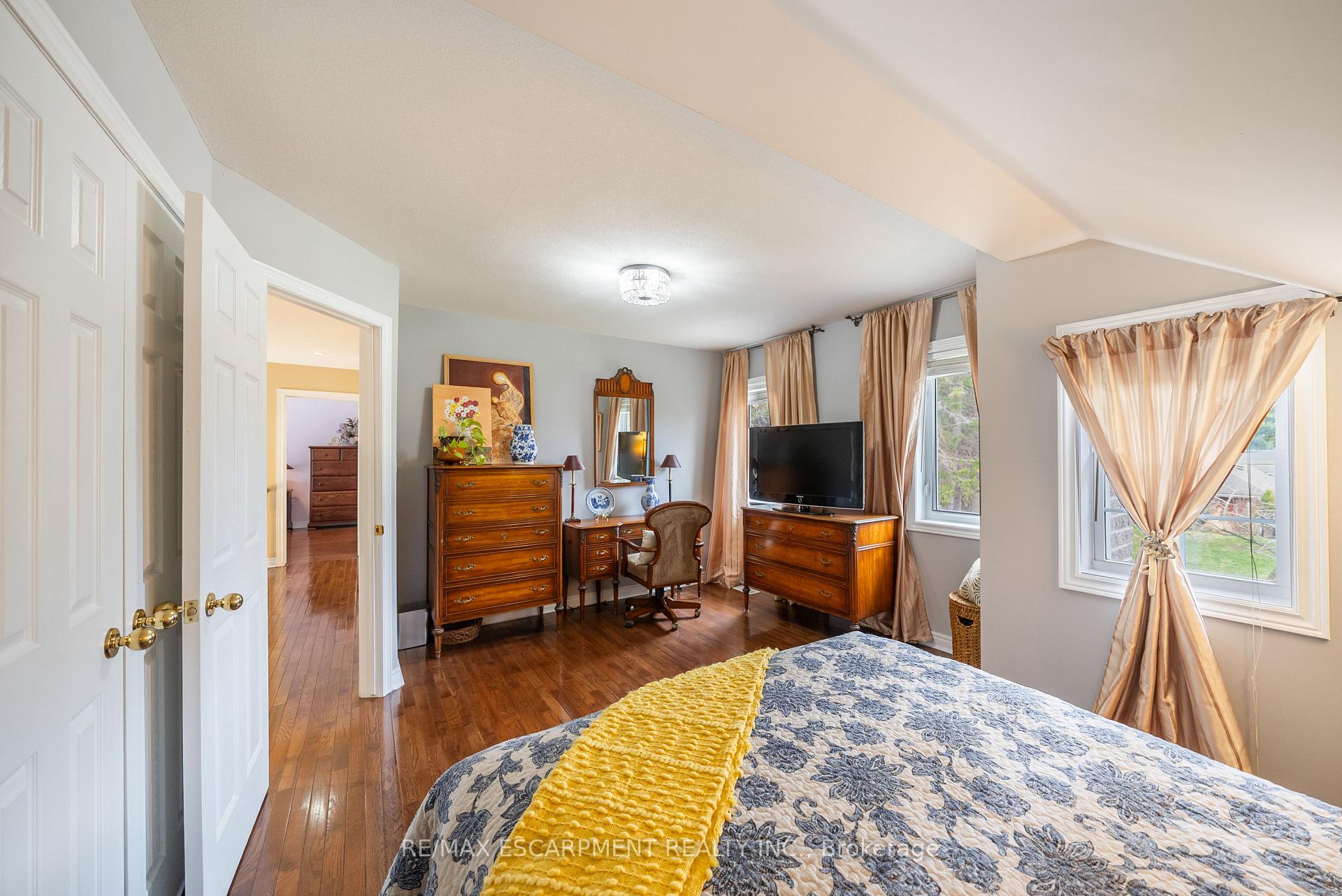 Photo 35 of 51 Orchard Drive, Hamilton, Ancaster — HOMEH