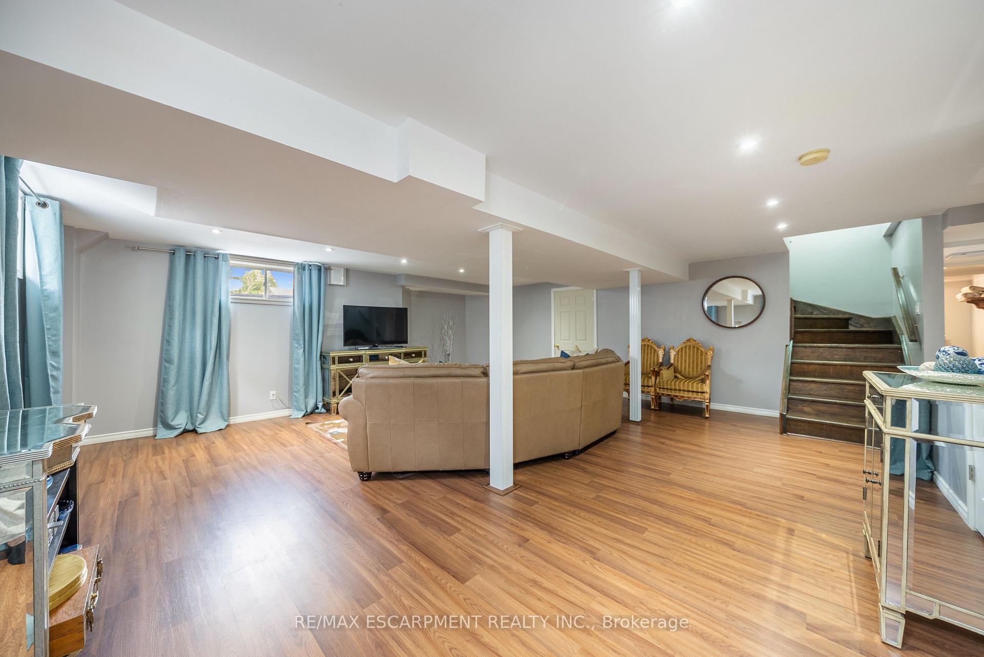 Photo 36 of 51 Orchard Drive, Hamilton, Ancaster — HOMEH