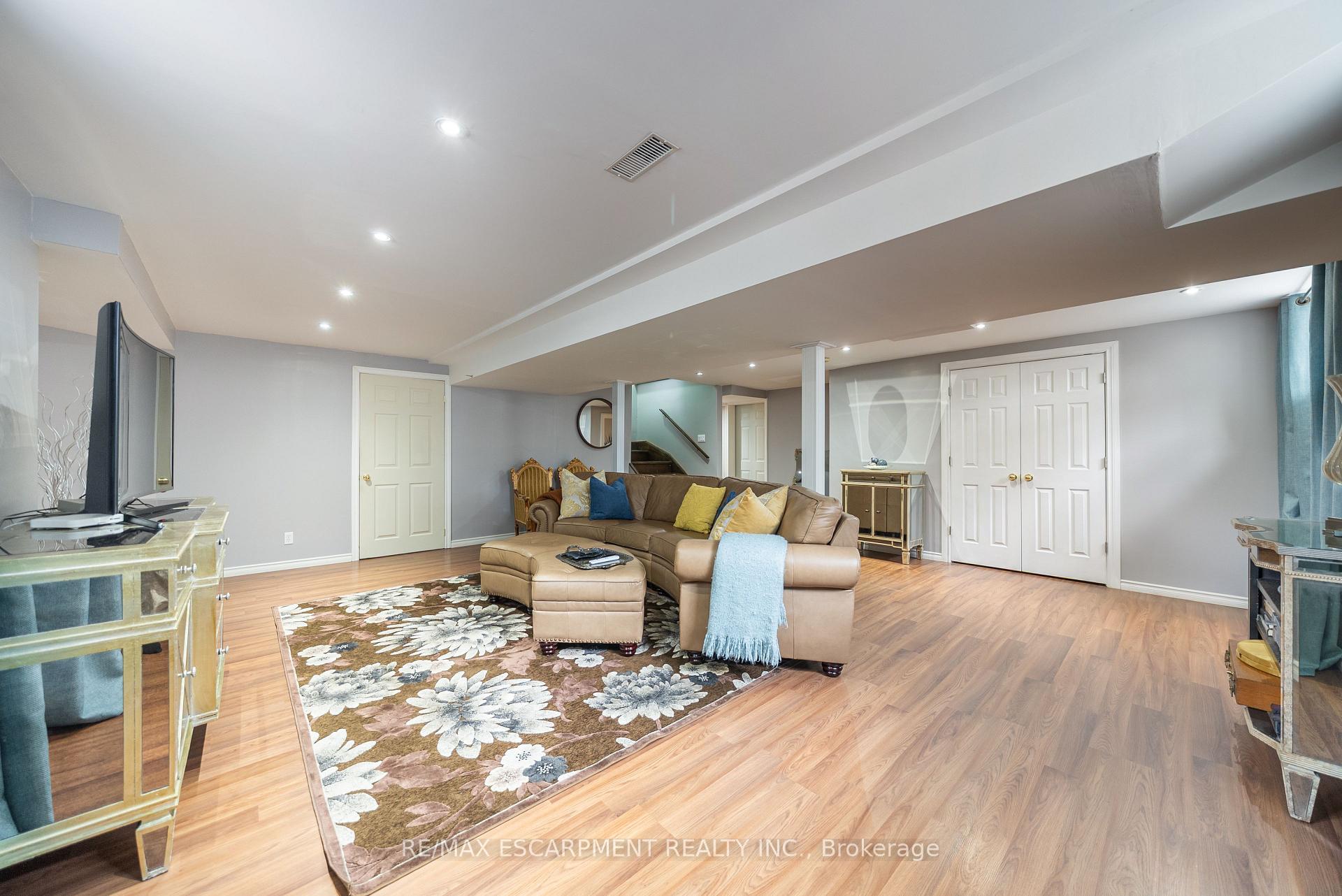 Photo 37 of 51 Orchard Drive, Hamilton, Ancaster — HOMEH