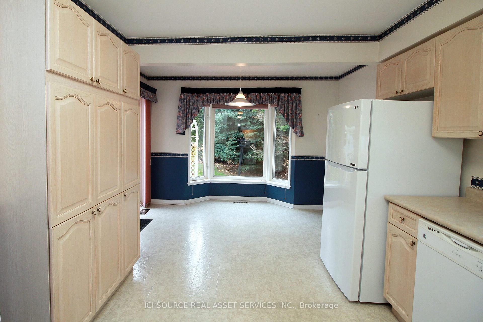 Photo 10 of 4 Algonquin Trail, Clarington, Bowmanville — HOMEH