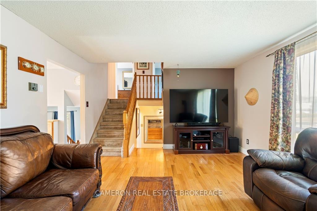 Photo 8 of 411 Meadowvale Crescent, Cornwall — HOMEH