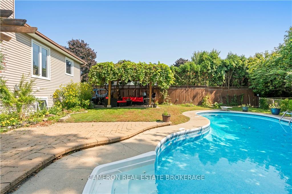 Photo 12 of 411 Meadowvale Crescent, Cornwall — HOMEH