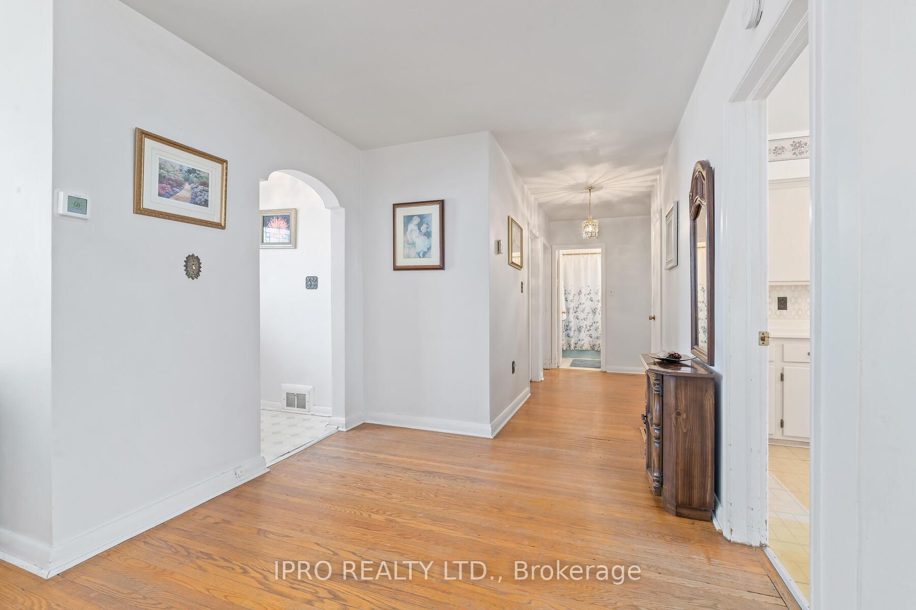 Photo 3 of 11 Byron Street, Halton Hills, Georgetown — HOMEH