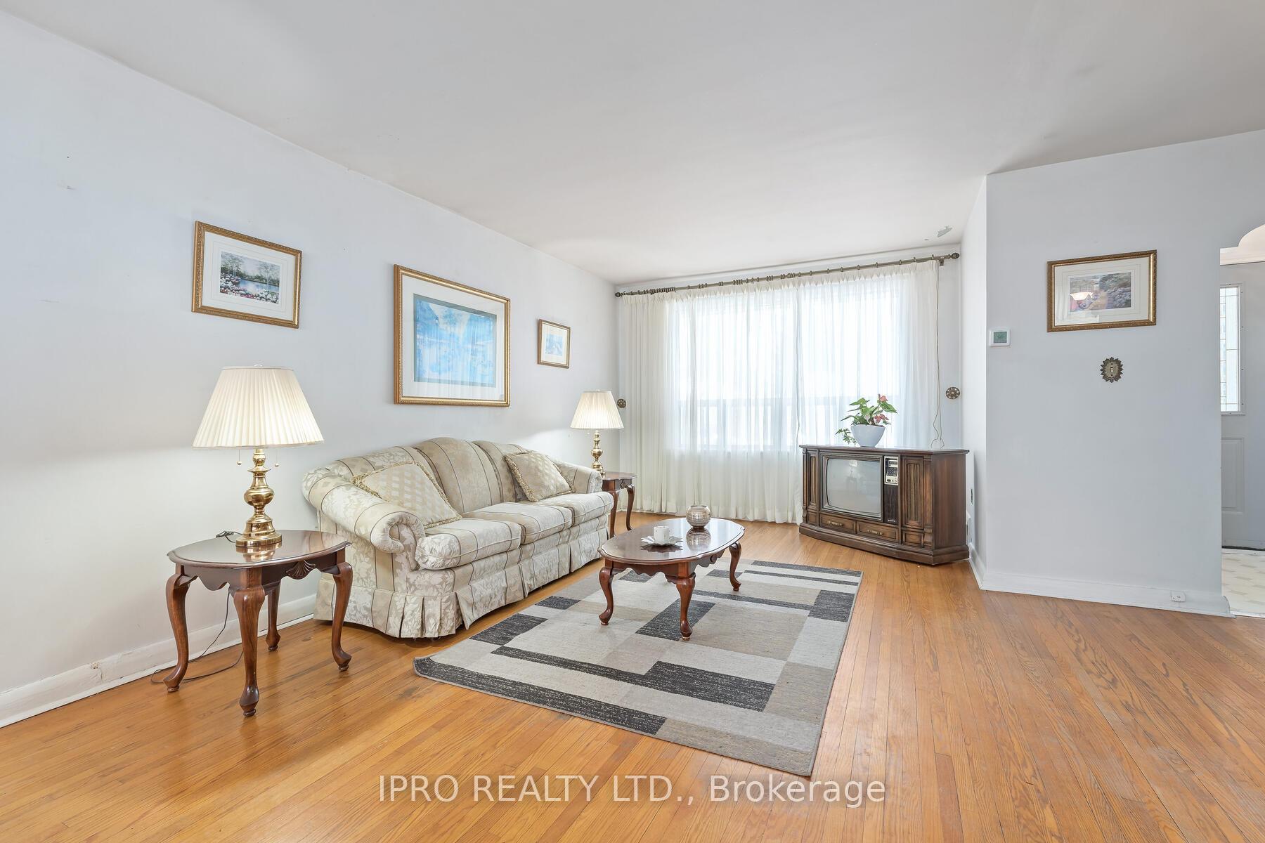Photo 5 of 11 Byron Street, Halton Hills, Georgetown — HOMEH
