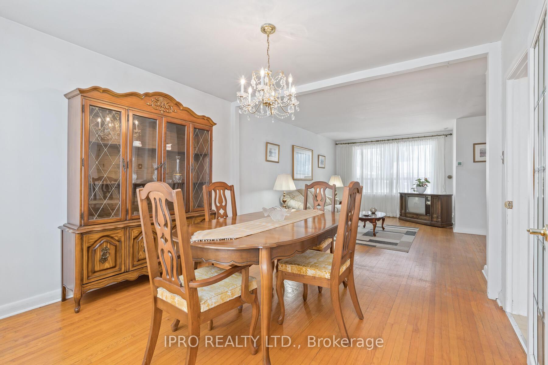 Photo 8 of 11 Byron Street, Halton Hills, Georgetown — HOMEH