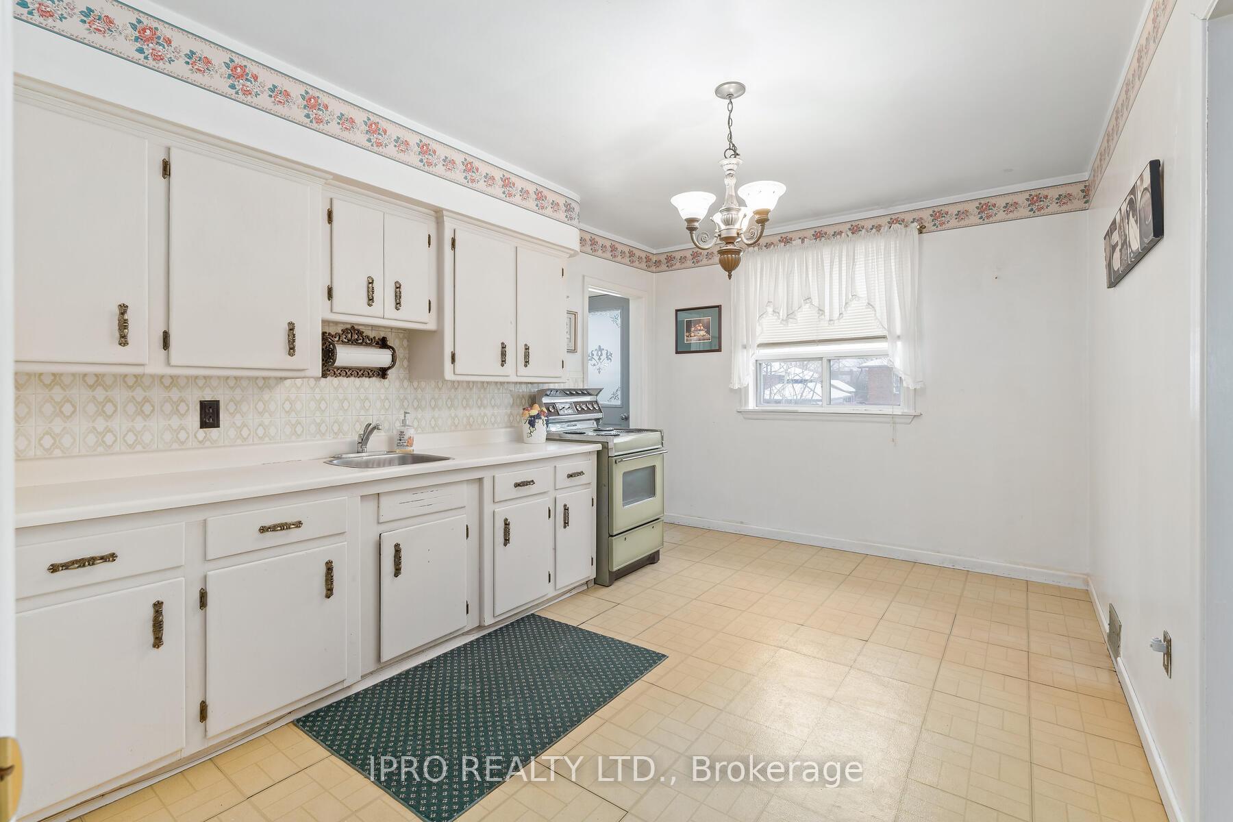 Photo 9 of 11 Byron Street, Halton Hills, Georgetown — HOMEH