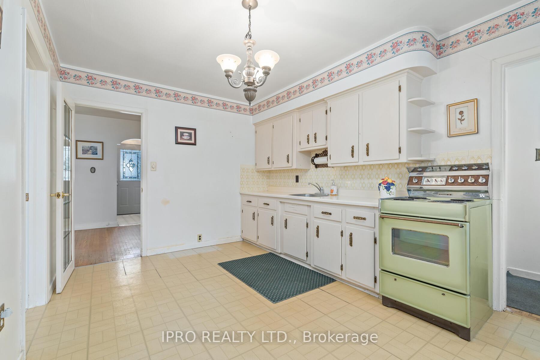 Photo 10 of 11 Byron Street, Halton Hills, Georgetown — HOMEH