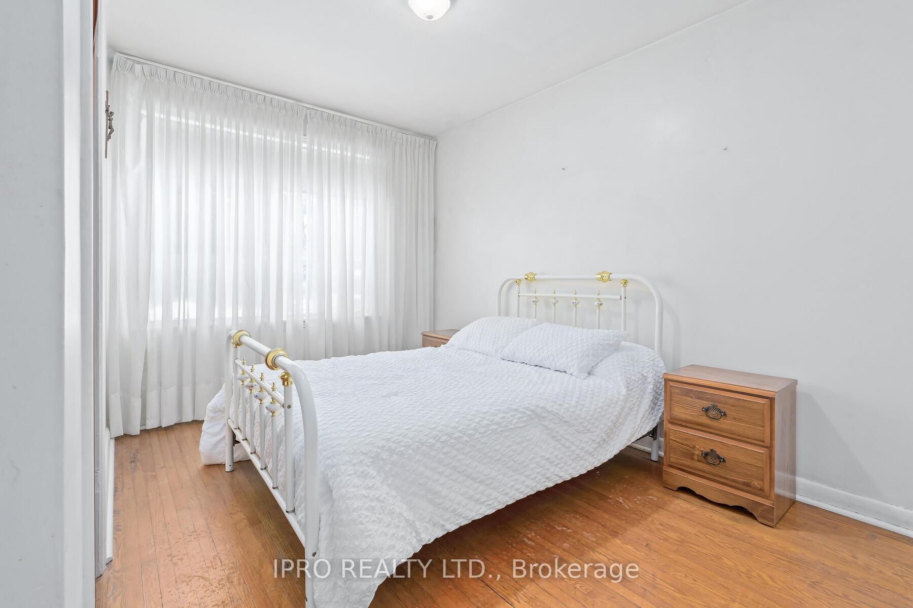 Photo 12 of 11 Byron Street, Halton Hills, Georgetown — HOMEH