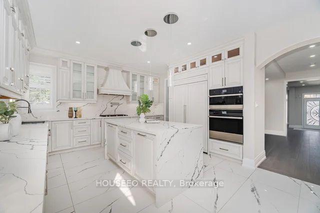 Photo 9 of 2 Richgrove Drive, Brampton, Vales of Castlemore — HOMEH