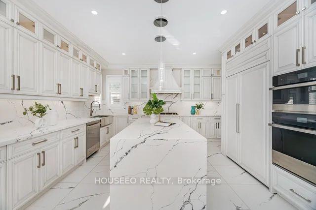 Photo 11 of 2 Richgrove Drive, Brampton, Vales of Castlemore — HOMEH