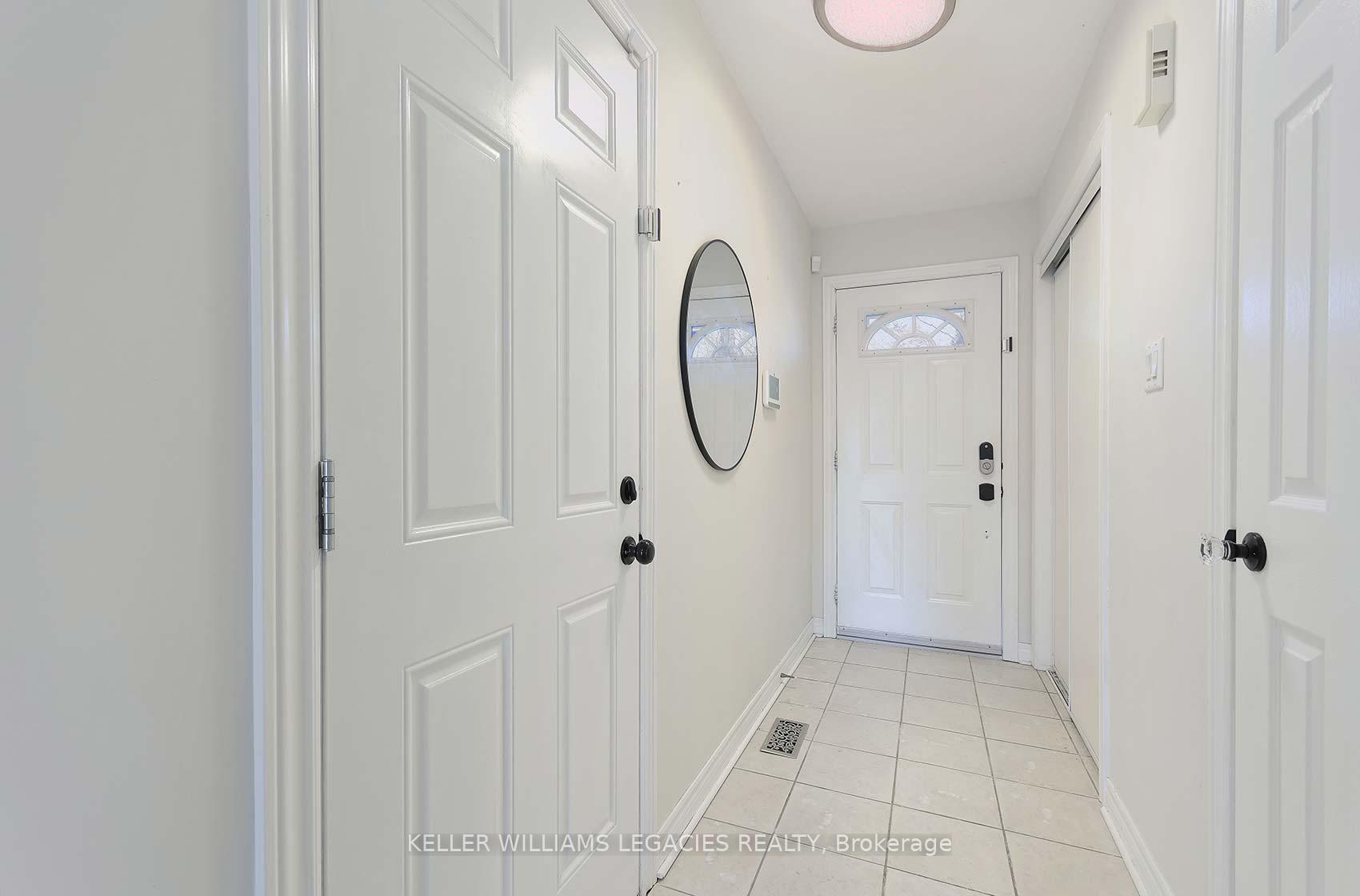 Photo 3 of 45 Lancaster Court, Georgina, Keswick South — HOMEH