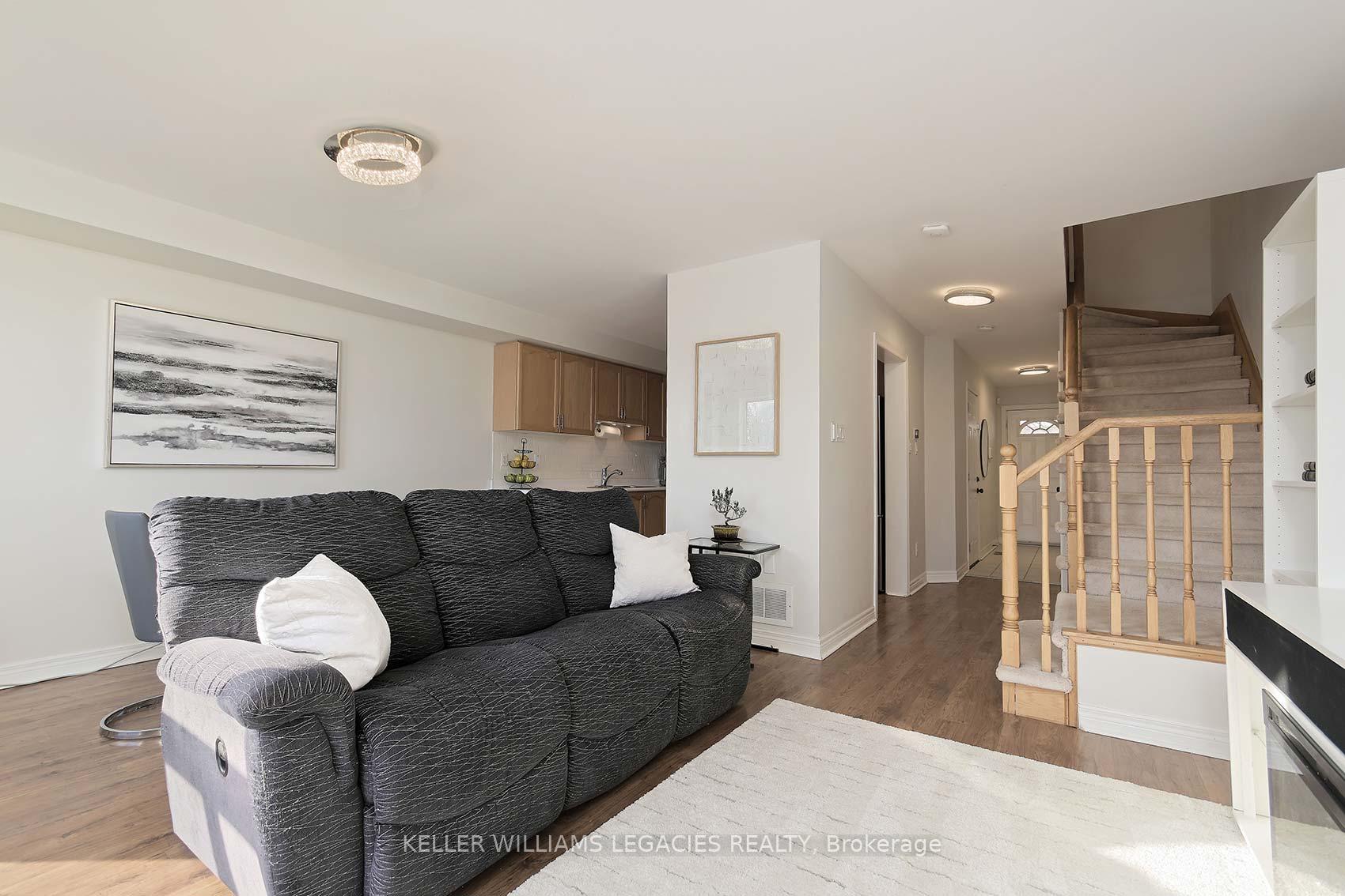 Photo 4 of 45 Lancaster Court, Georgina, Keswick South — HOMEH