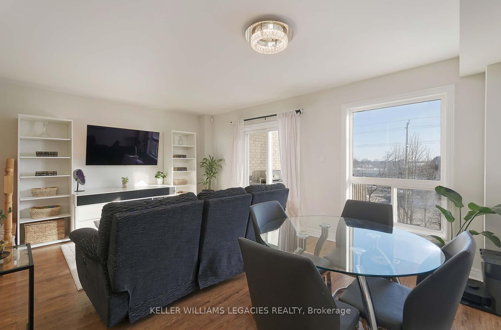 Photo 5 of 45 Lancaster Court, Georgina, Keswick South — HOMEH