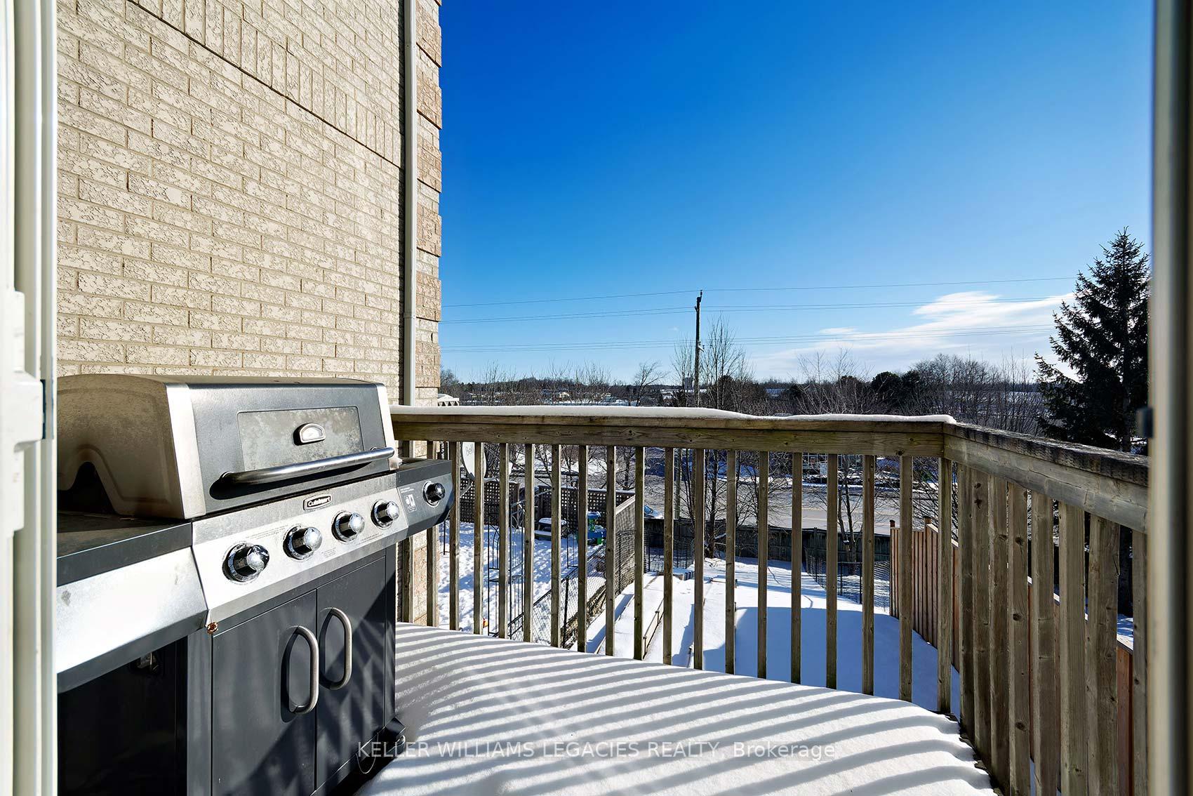 Photo 8 of 45 Lancaster Court, Georgina, Keswick South — HOMEH