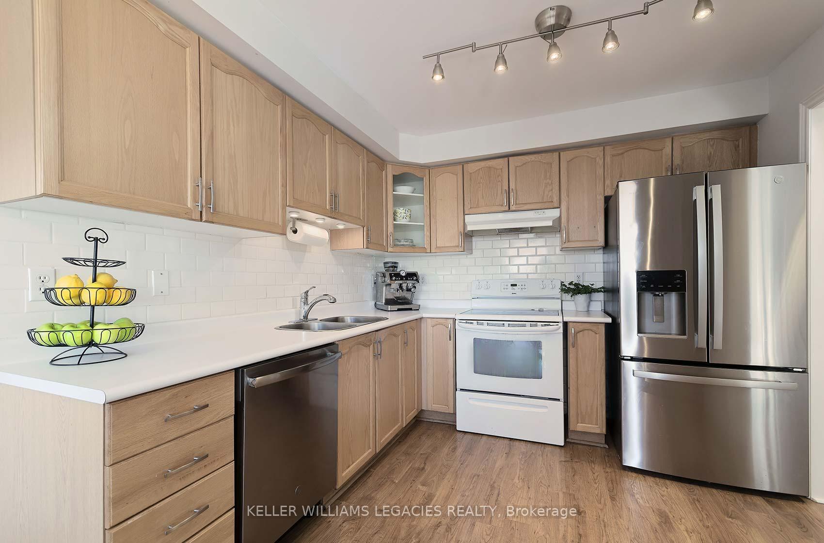 Photo 12 of 45 Lancaster Court, Georgina, Keswick South — HOMEH