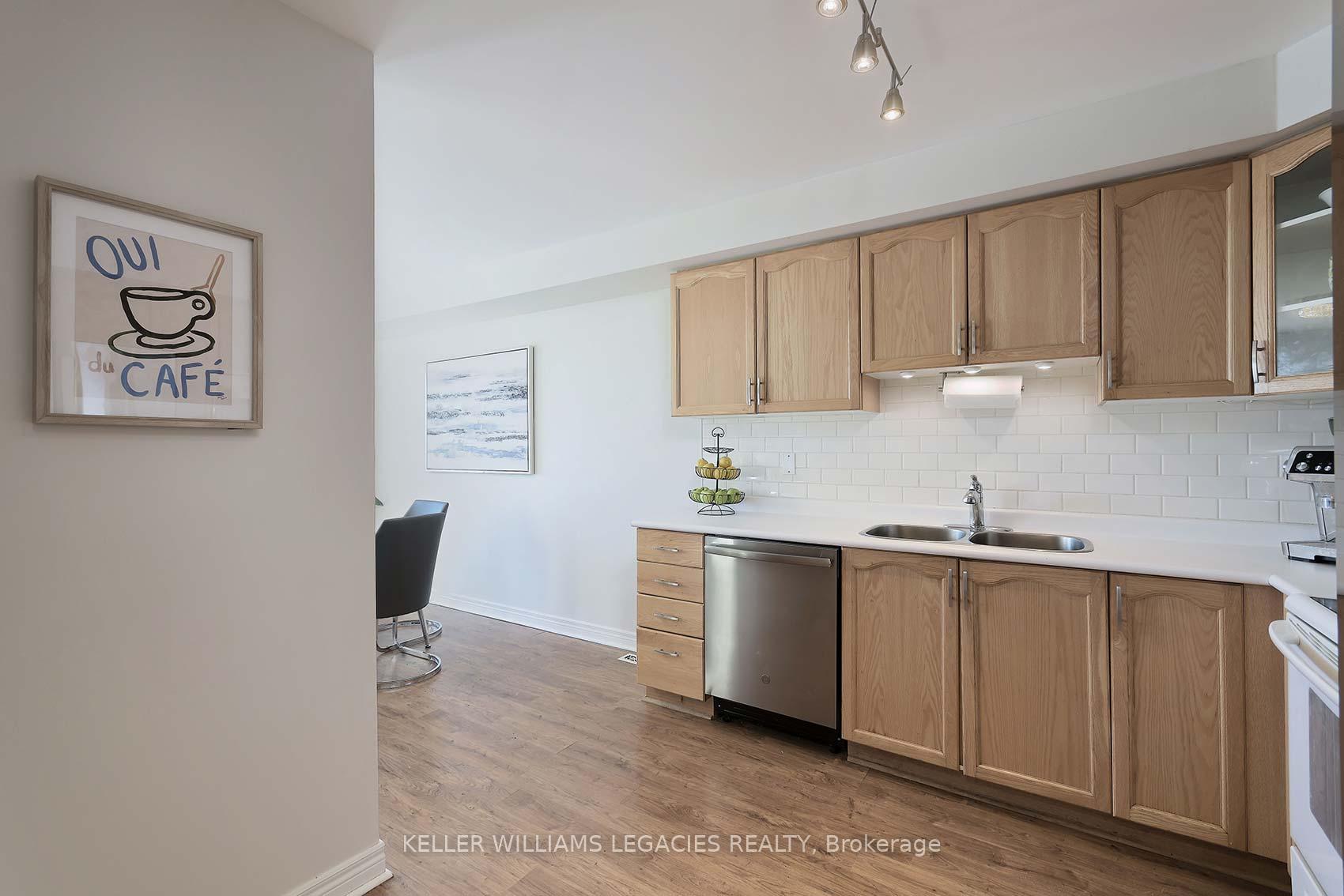 Photo 13 of 45 Lancaster Court, Georgina, Keswick South — HOMEH