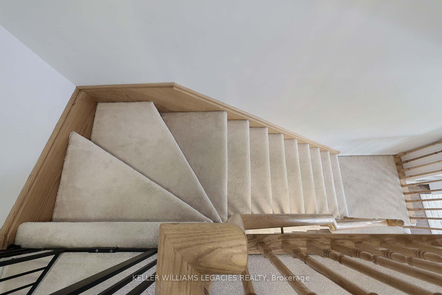 Photo 17 of 45 Lancaster Court, Georgina, Keswick South — HOMEH