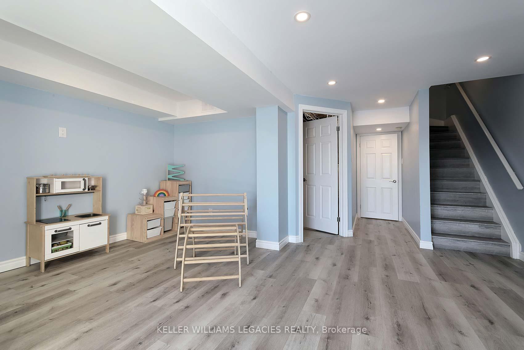Photo 30 of 45 Lancaster Court, Georgina, Keswick South — HOMEH