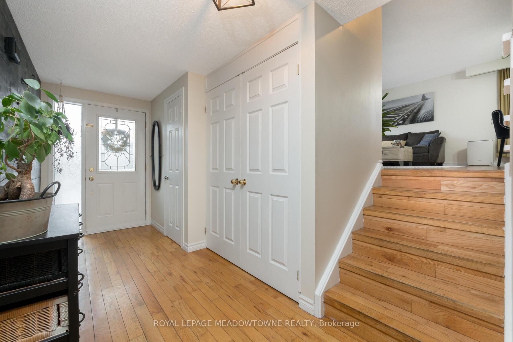 Photo 4 of 11 Wright Avenue, Halton Hills, Acton — HOMEH