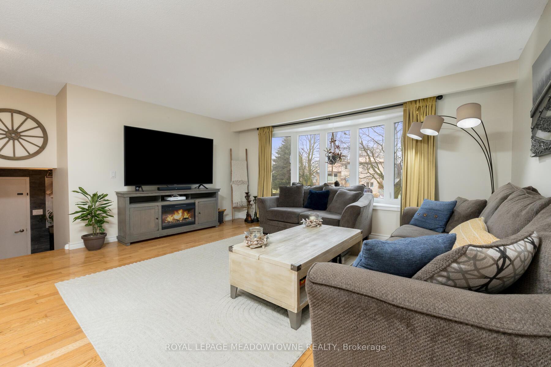Photo 7 of 11 Wright Avenue, Halton Hills, Acton — HOMEH