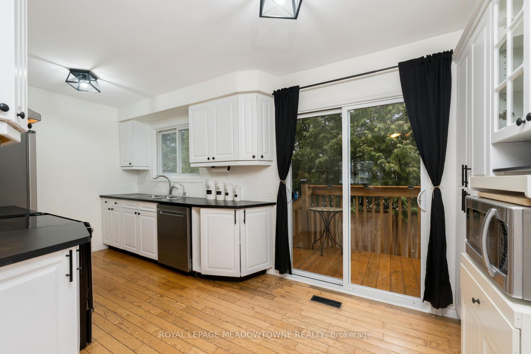 Photo 9 of 11 Wright Avenue, Halton Hills, Acton — HOMEH