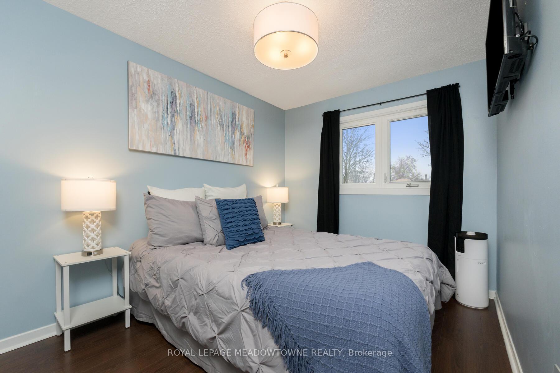 Photo 13 of 11 Wright Avenue, Halton Hills, Acton — HOMEH