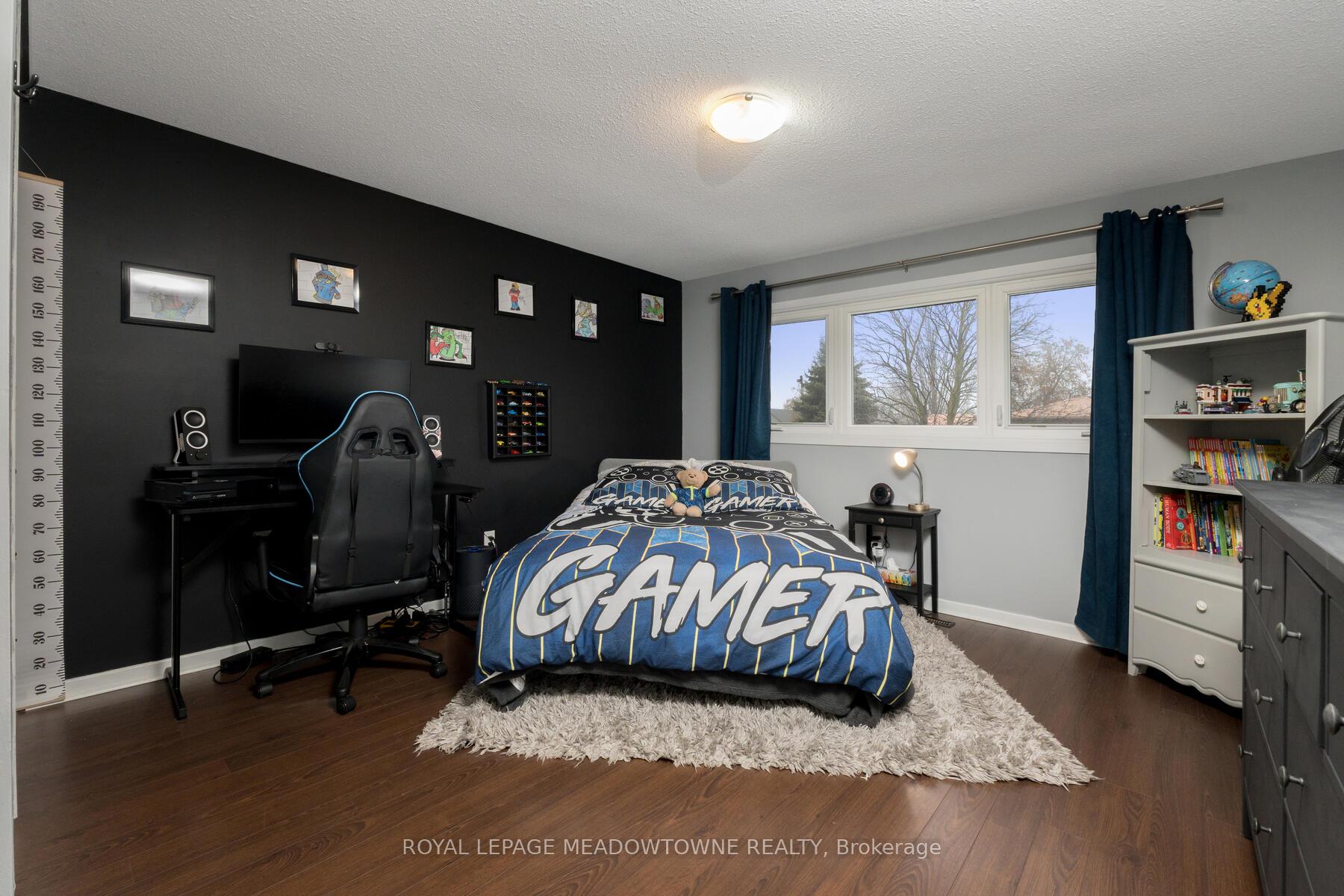 Photo 17 of 11 Wright Avenue, Halton Hills, Acton — HOMEH