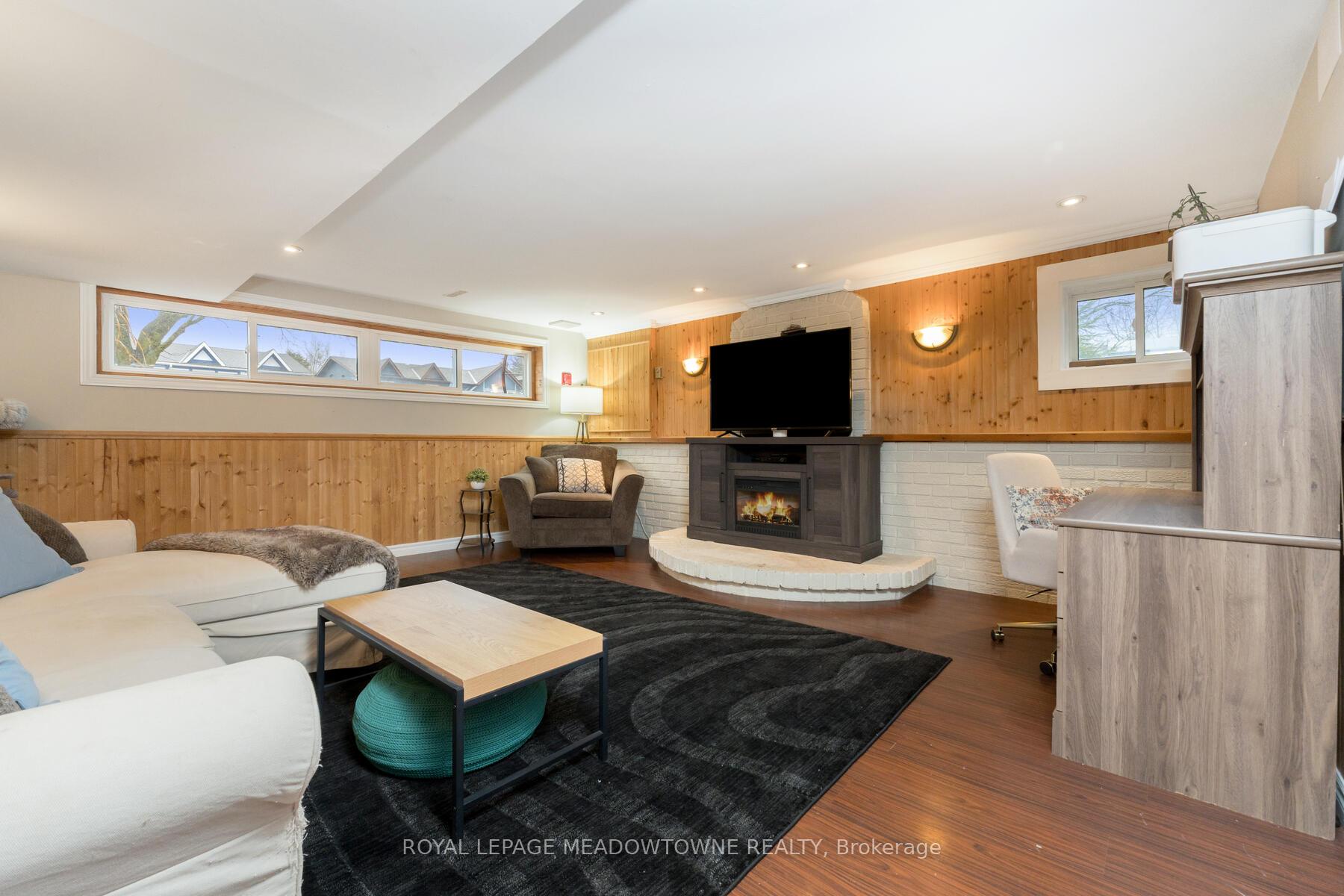 Photo 21 of 11 Wright Avenue, Halton Hills, Acton — HOMEH