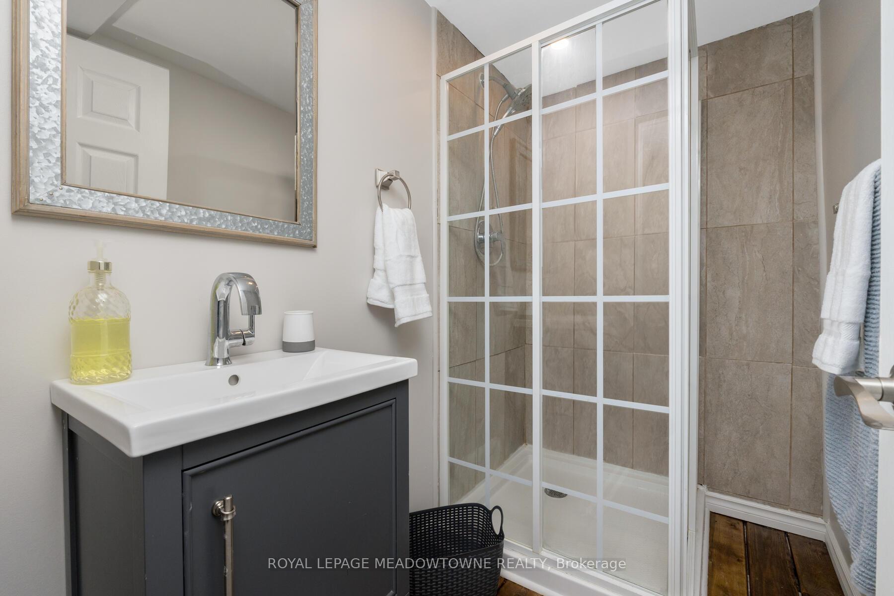 Photo 23 of 11 Wright Avenue, Halton Hills, Acton — HOMEH