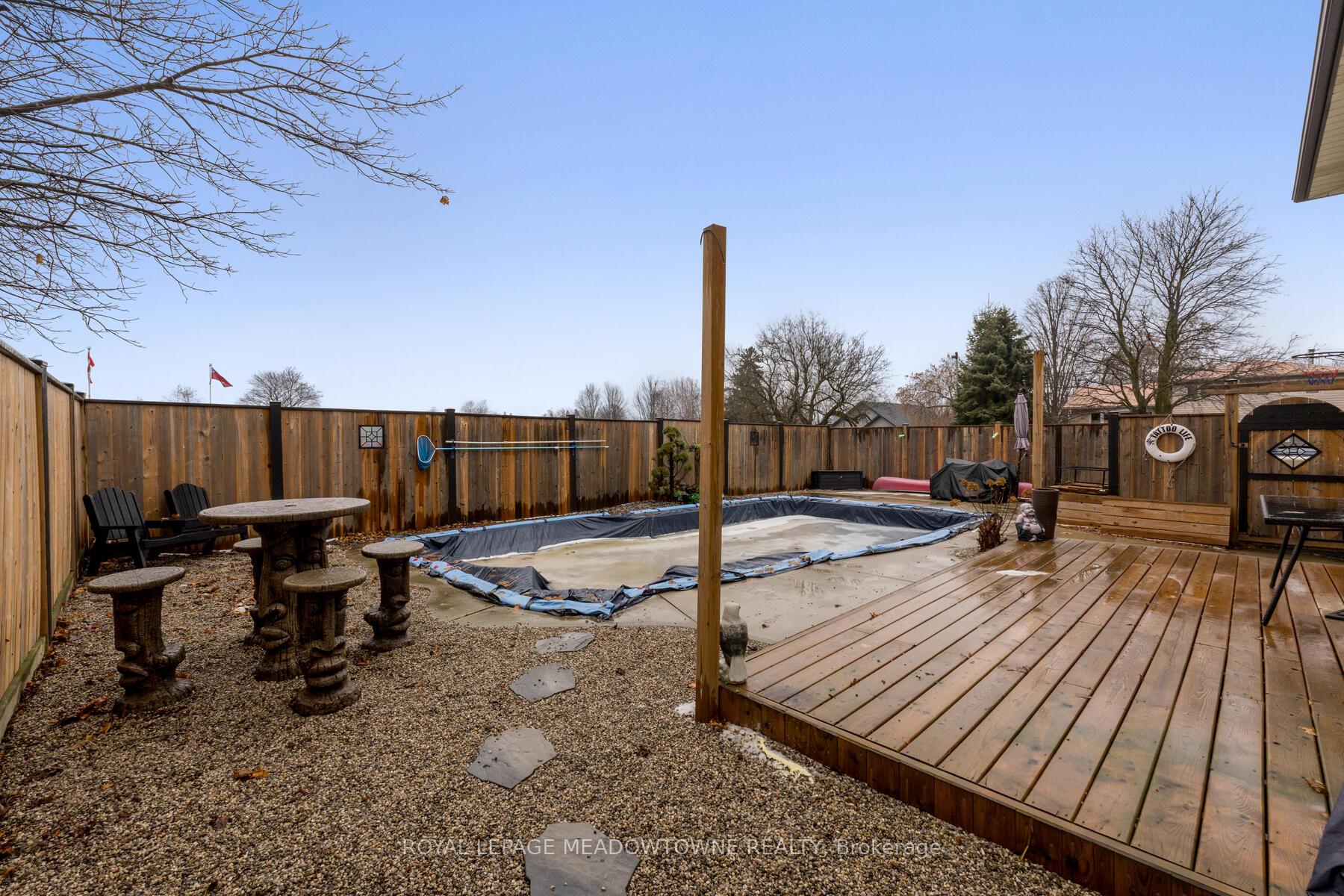 Photo 26 of 11 Wright Avenue, Halton Hills, Acton — HOMEH