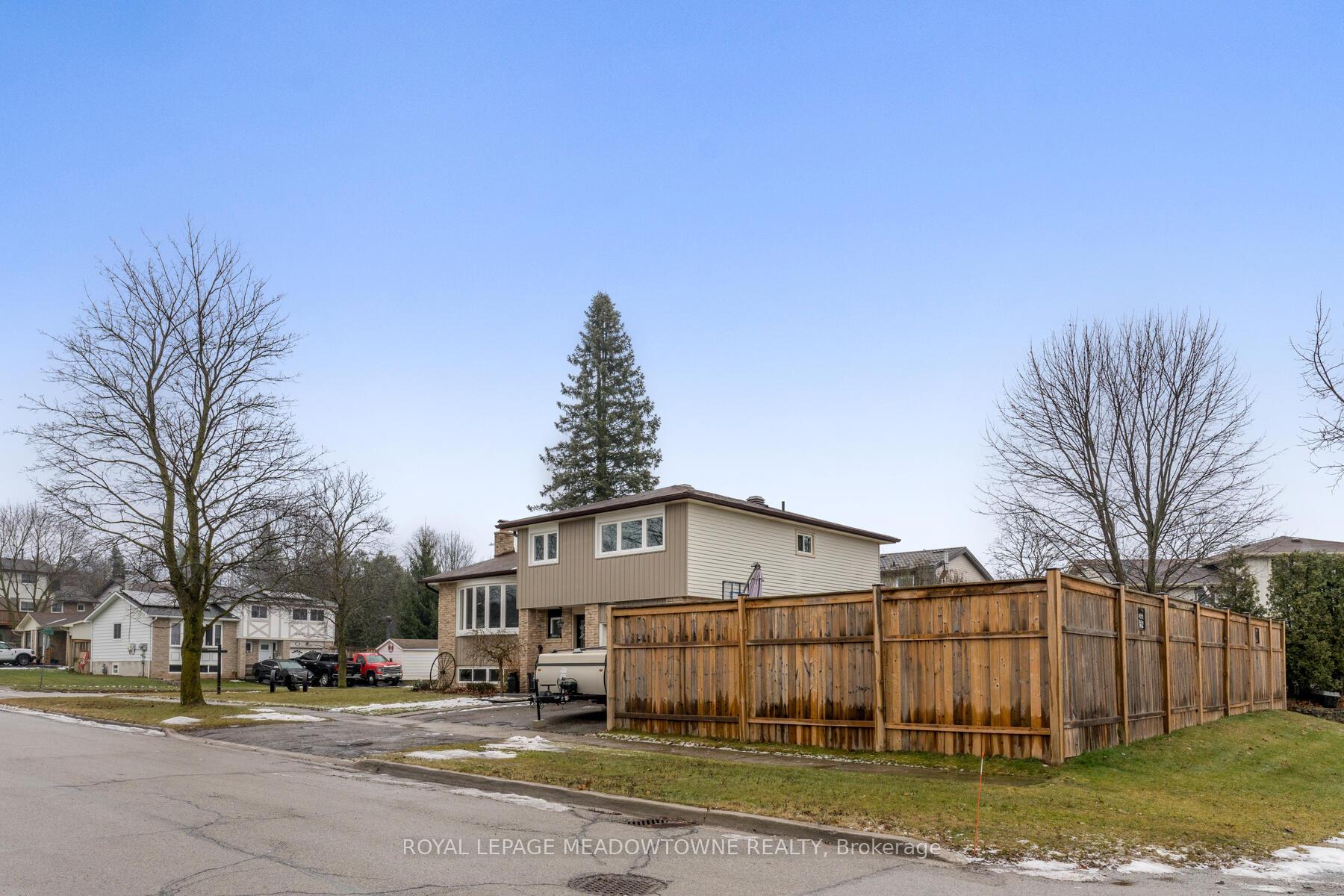 Photo 28 of 11 Wright Avenue, Halton Hills, Acton — HOMEH