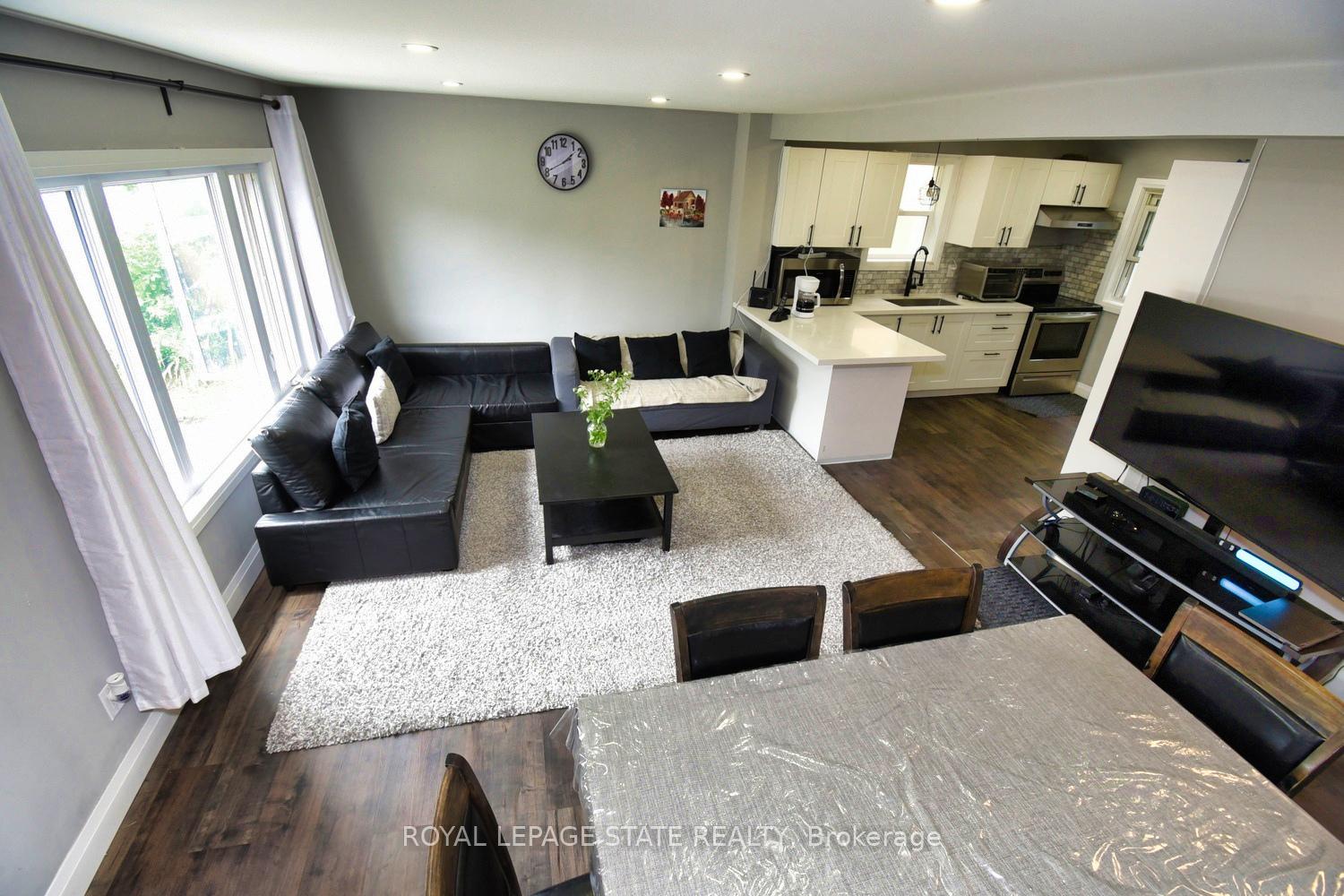 Photo 4 of 339 Melvin Avenue, Hamilton, McQuesten — HOMEH