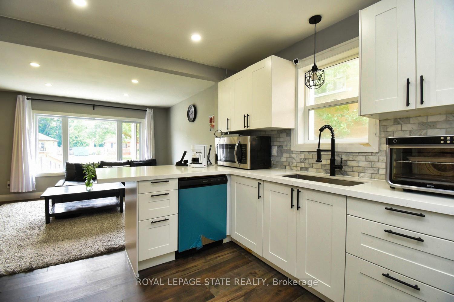 Photo 12 of 339 Melvin Avenue, Hamilton, McQuesten — HOMEH