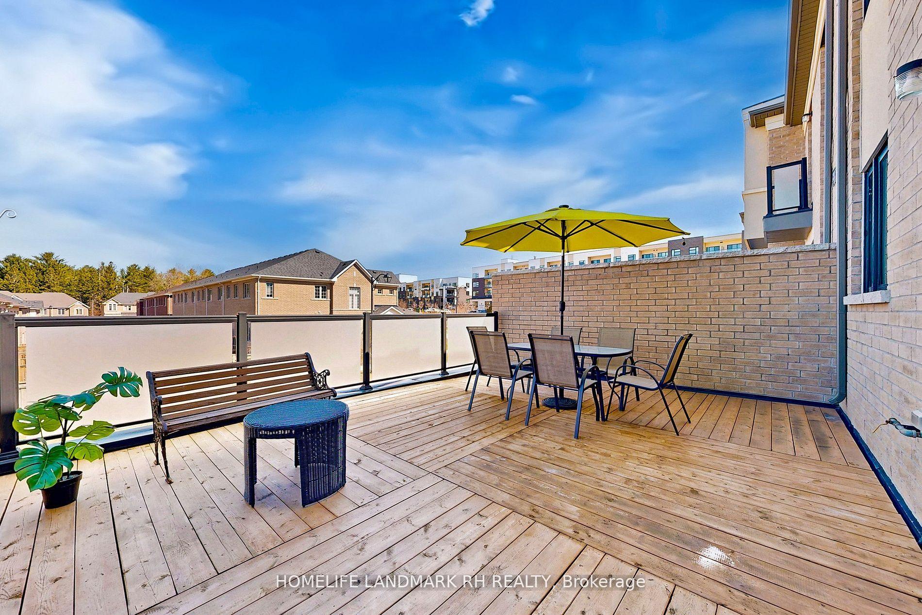 Photo 10 of 495 William Graham Drive, Aurora, Rural Aurora — HOMEH