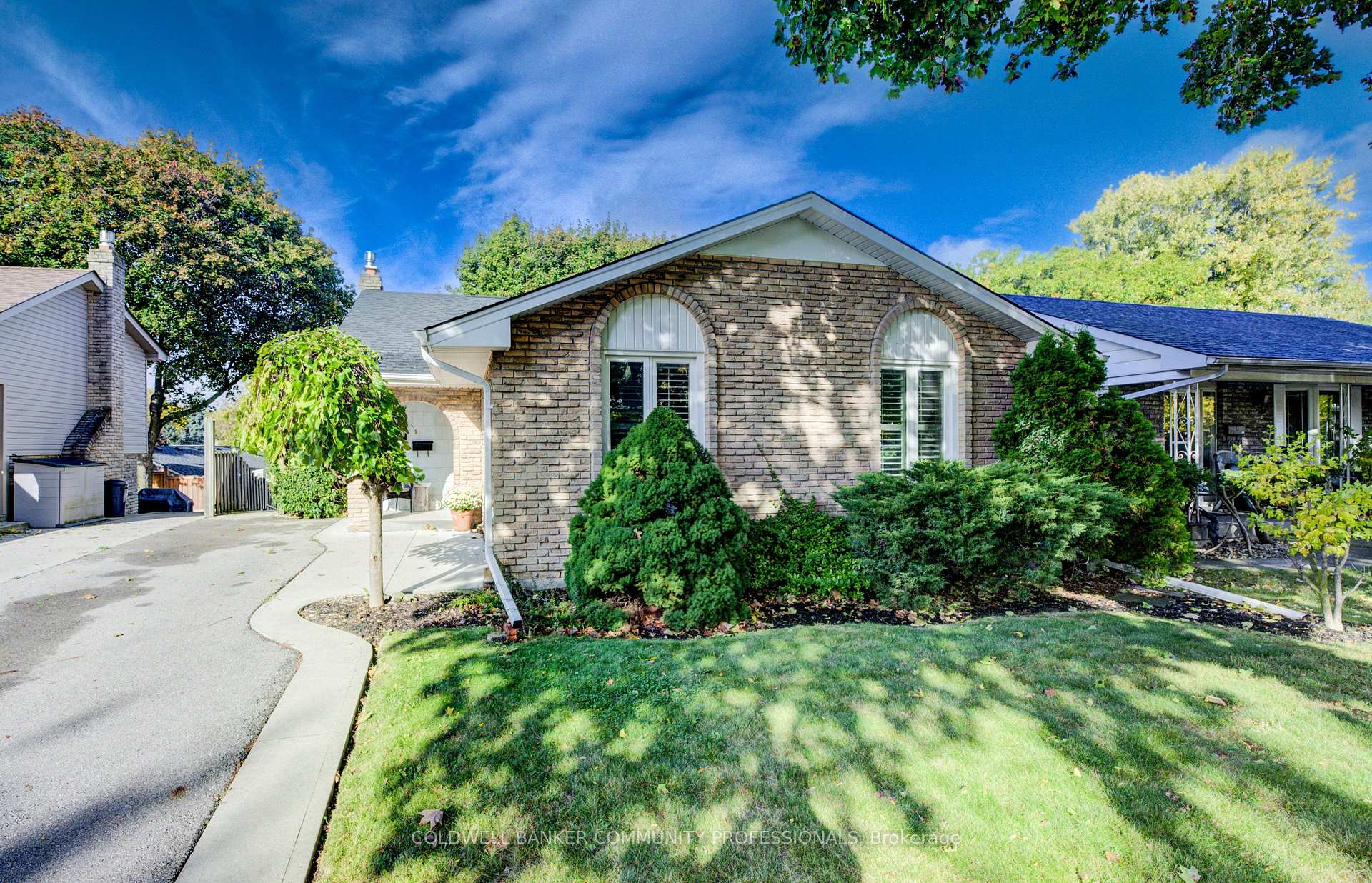 Photo 1 of 280 Wendover Drive, Hamilton, Fessenden — HOMEH