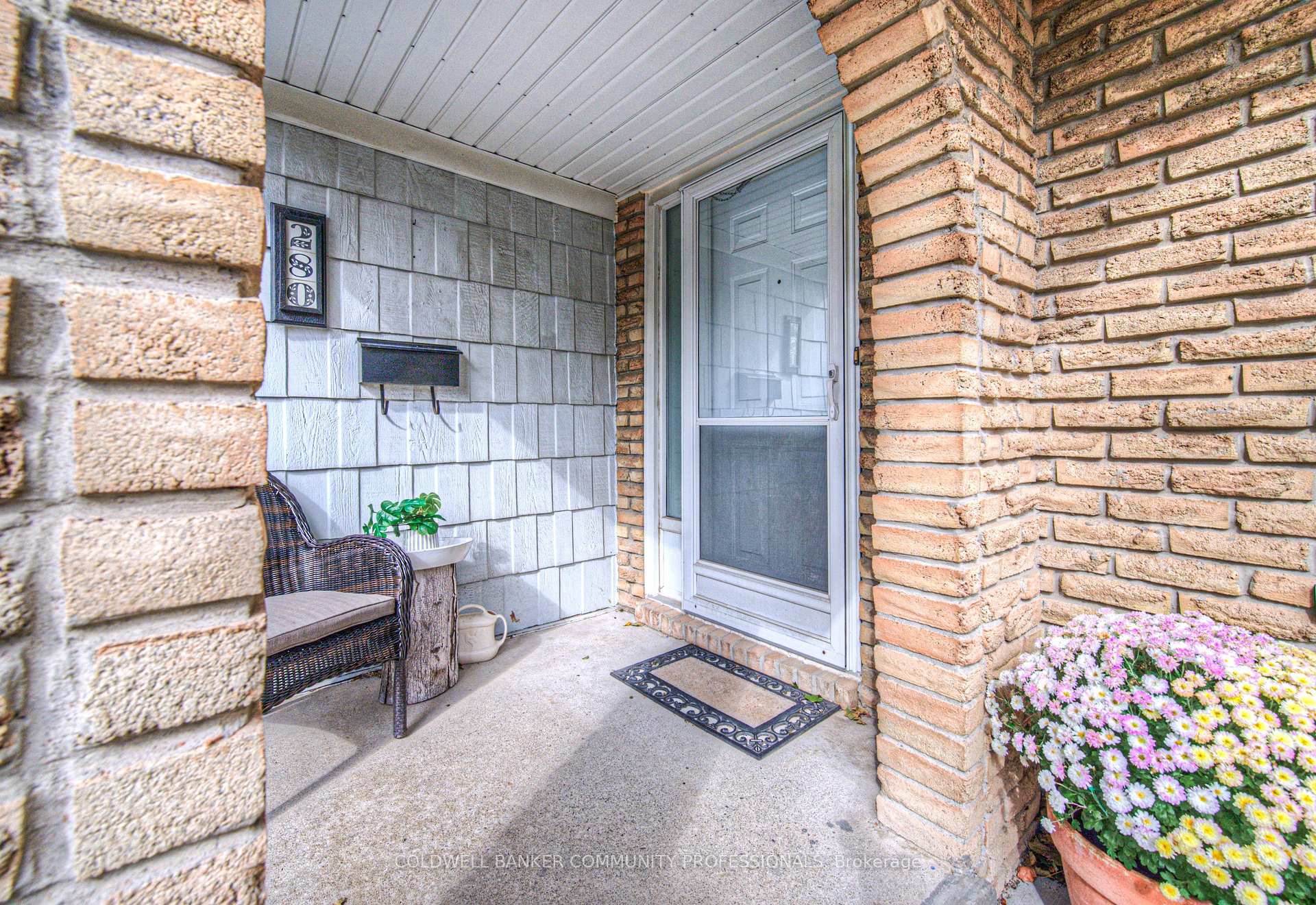 Photo 4 of 280 Wendover Drive, Hamilton, Fessenden — HOMEH