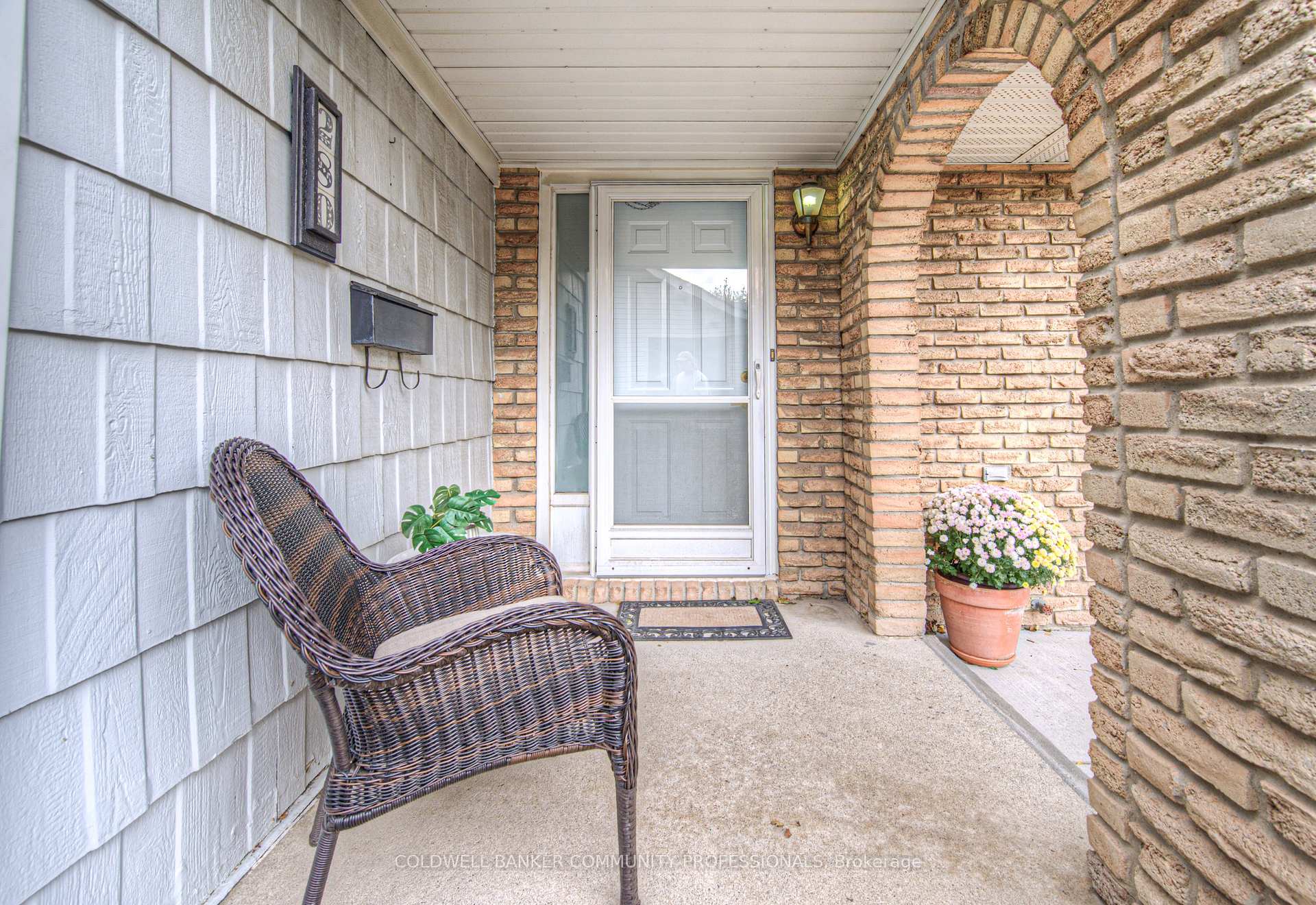 Photo 5 of 280 Wendover Drive, Hamilton, Fessenden — HOMEH