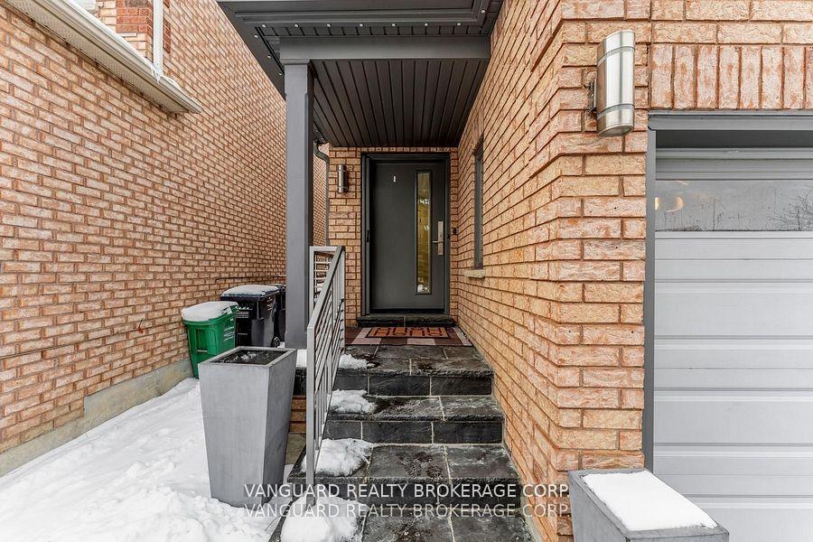 Photo 4 of 12 Ewart Street, Caledon, Bolton North — HOMEH
