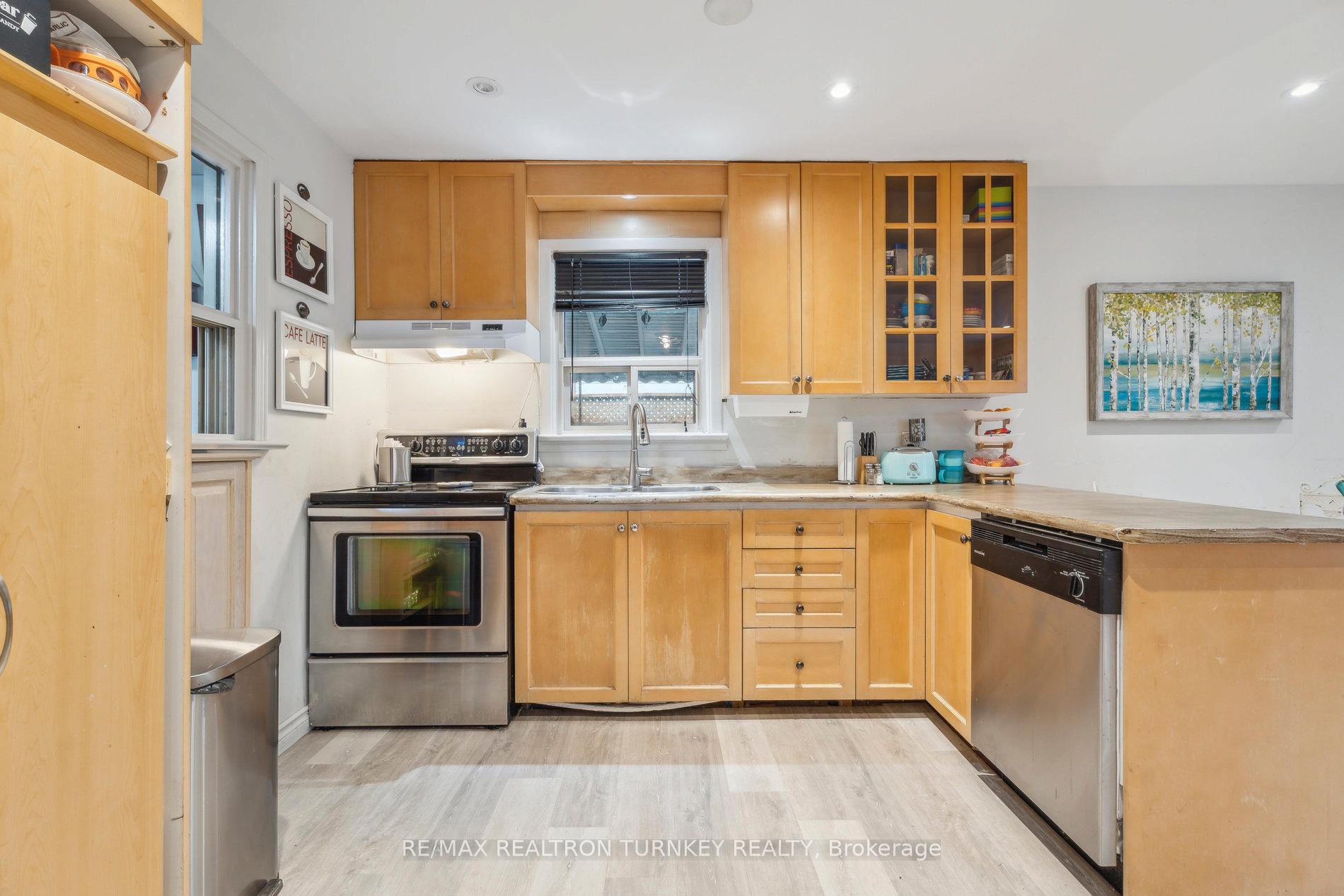 Photo 8 of 296 Lakeview Boulevard, Georgina, Keswick South — HOMEH