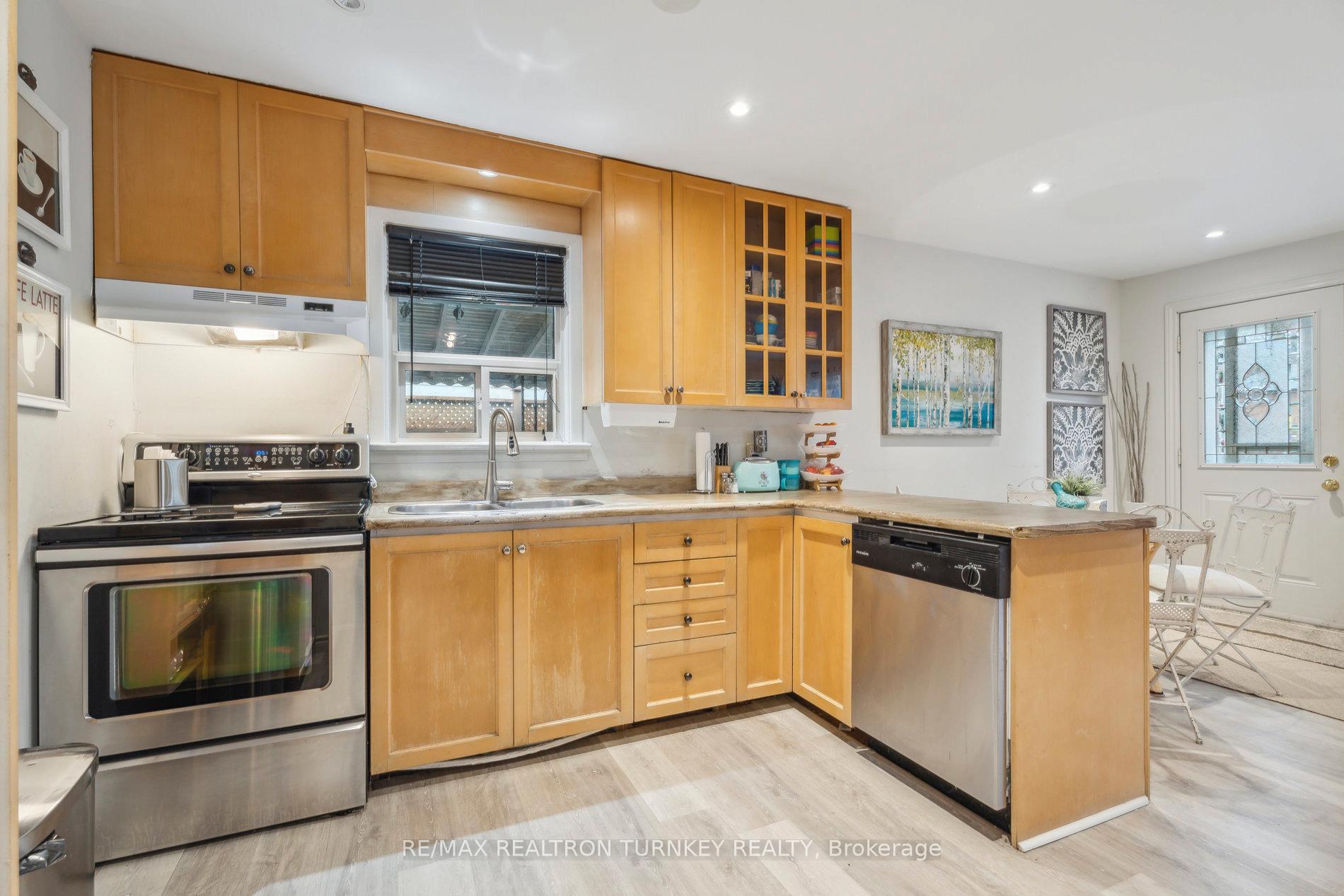 Photo 9 of 296 Lakeview Boulevard, Georgina, Keswick South — HOMEH