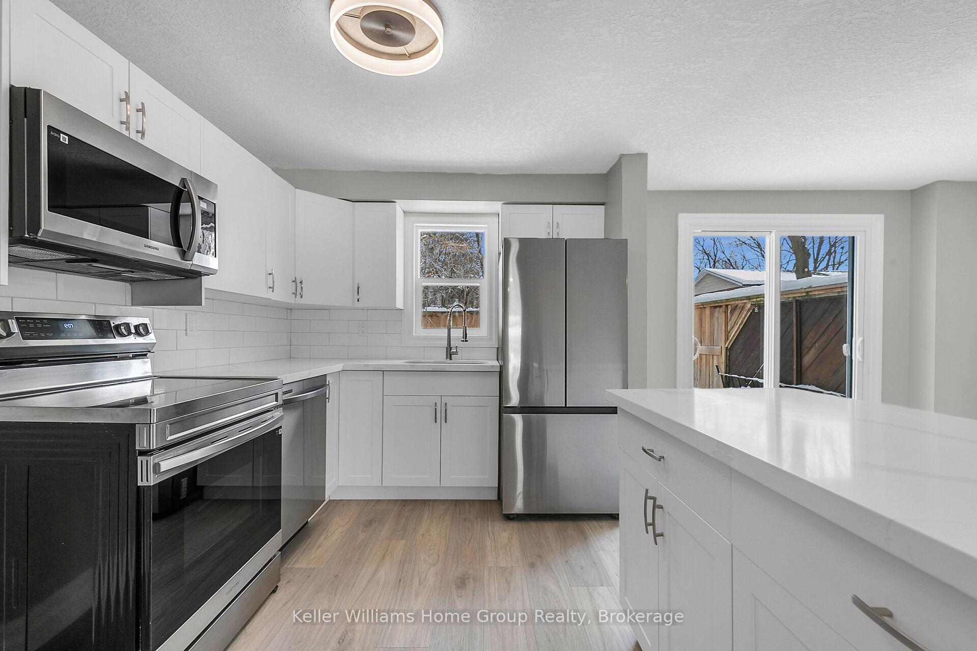 Photo 2 of 549 Parkview Crescent, Cambridge — HOMEH