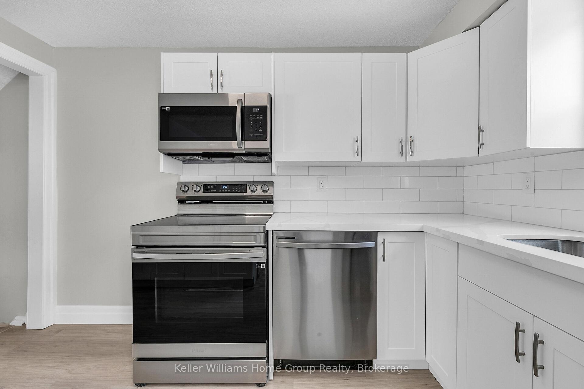 Photo 3 of 549 Parkview Crescent, Cambridge — HOMEH